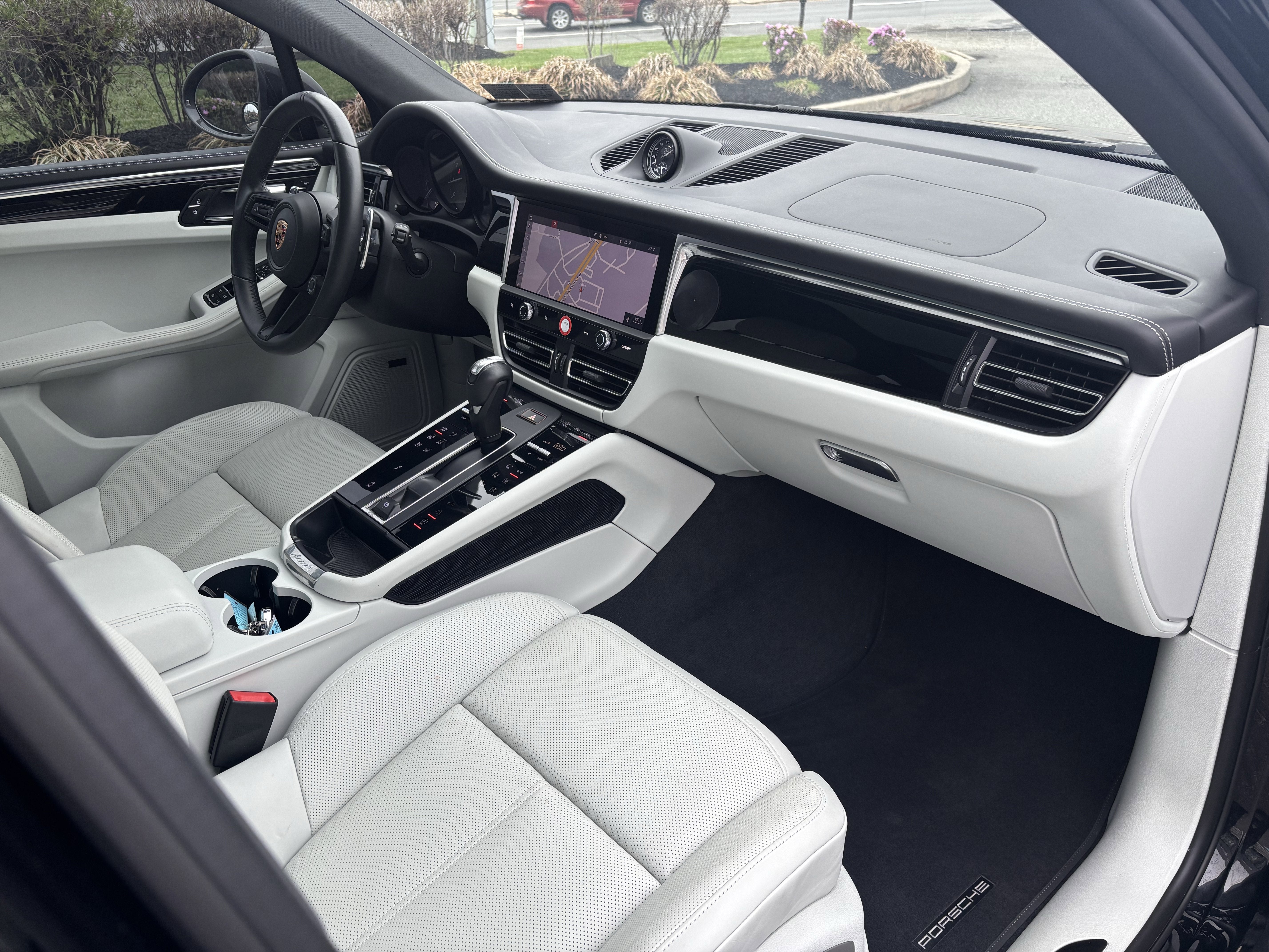 2024 Porsche Macan T