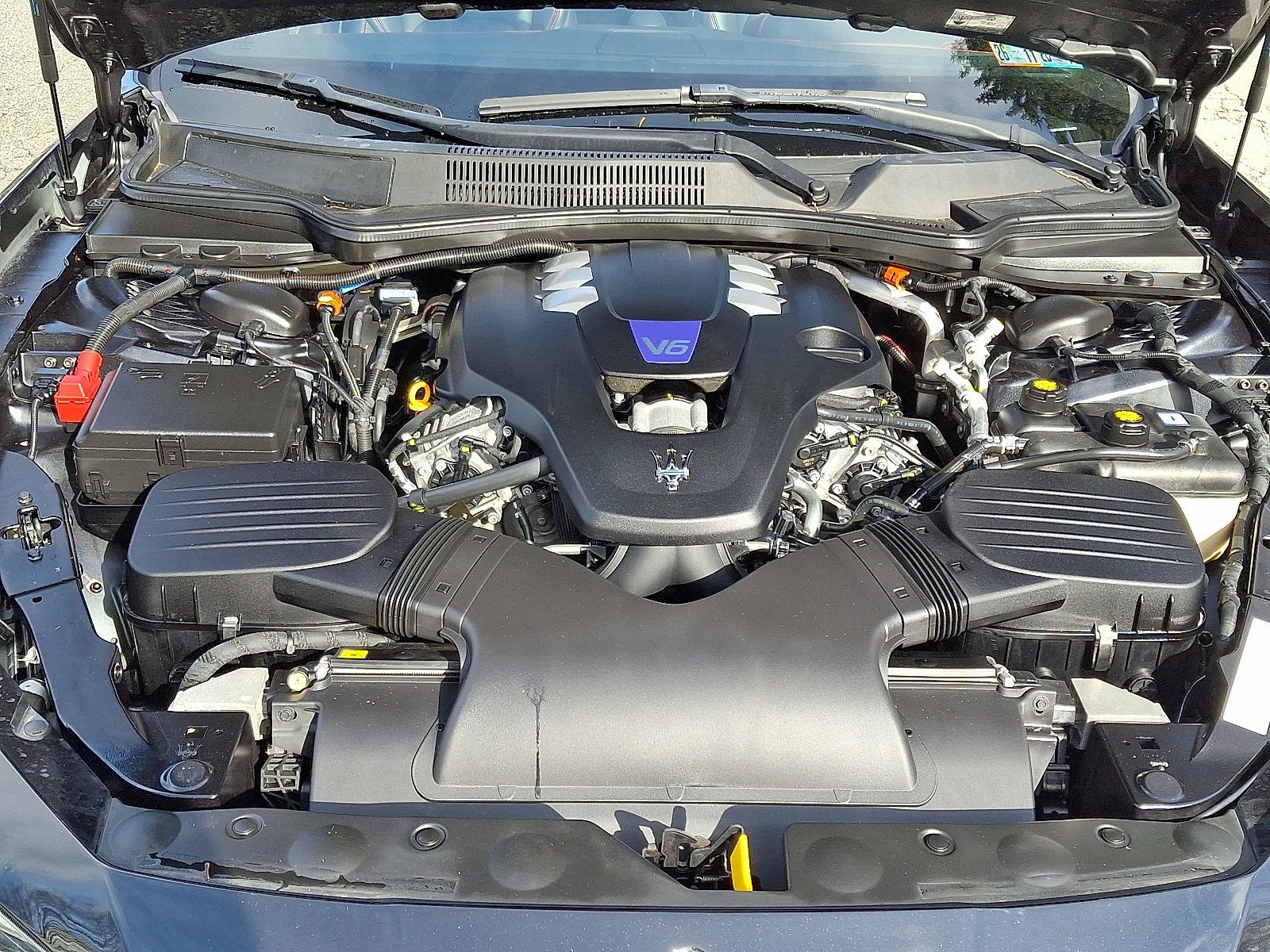 2022 Maserati Ghibli Modena Q4