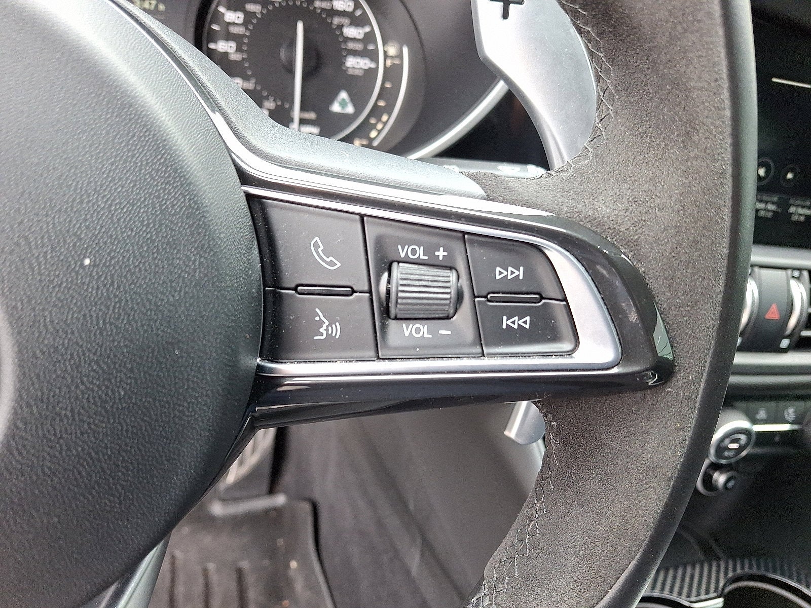 2023 Alfa Romeo Giulia Quadrifoglio