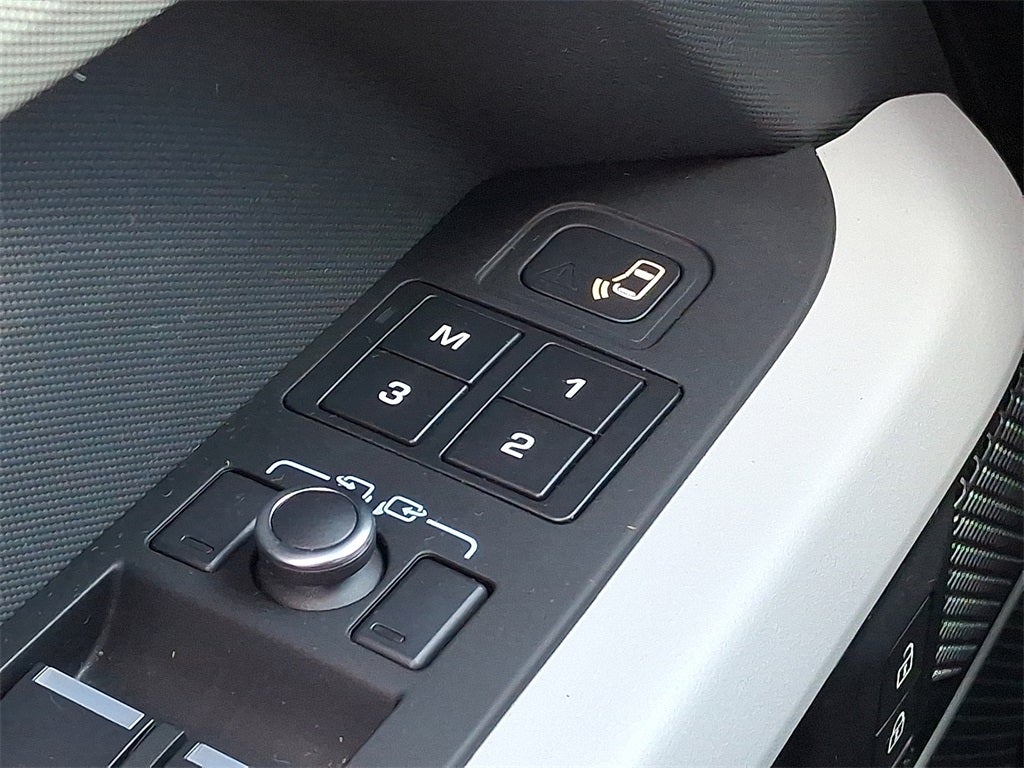 2023 Land Rover Defender 110 X-Dynamic SE