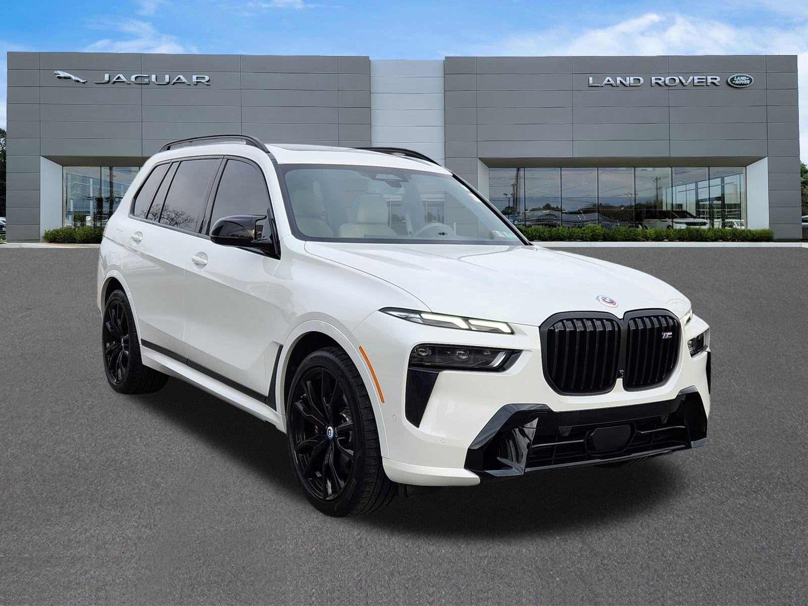 2023 BMW X7 M60i