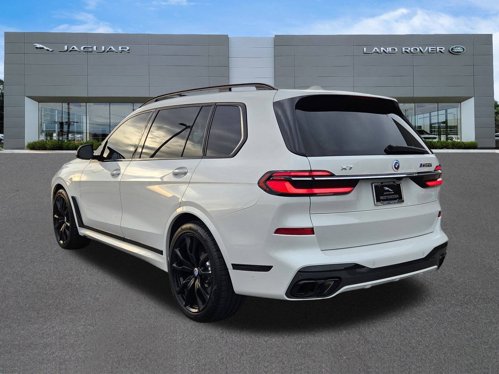 2023 BMW X7 M60i