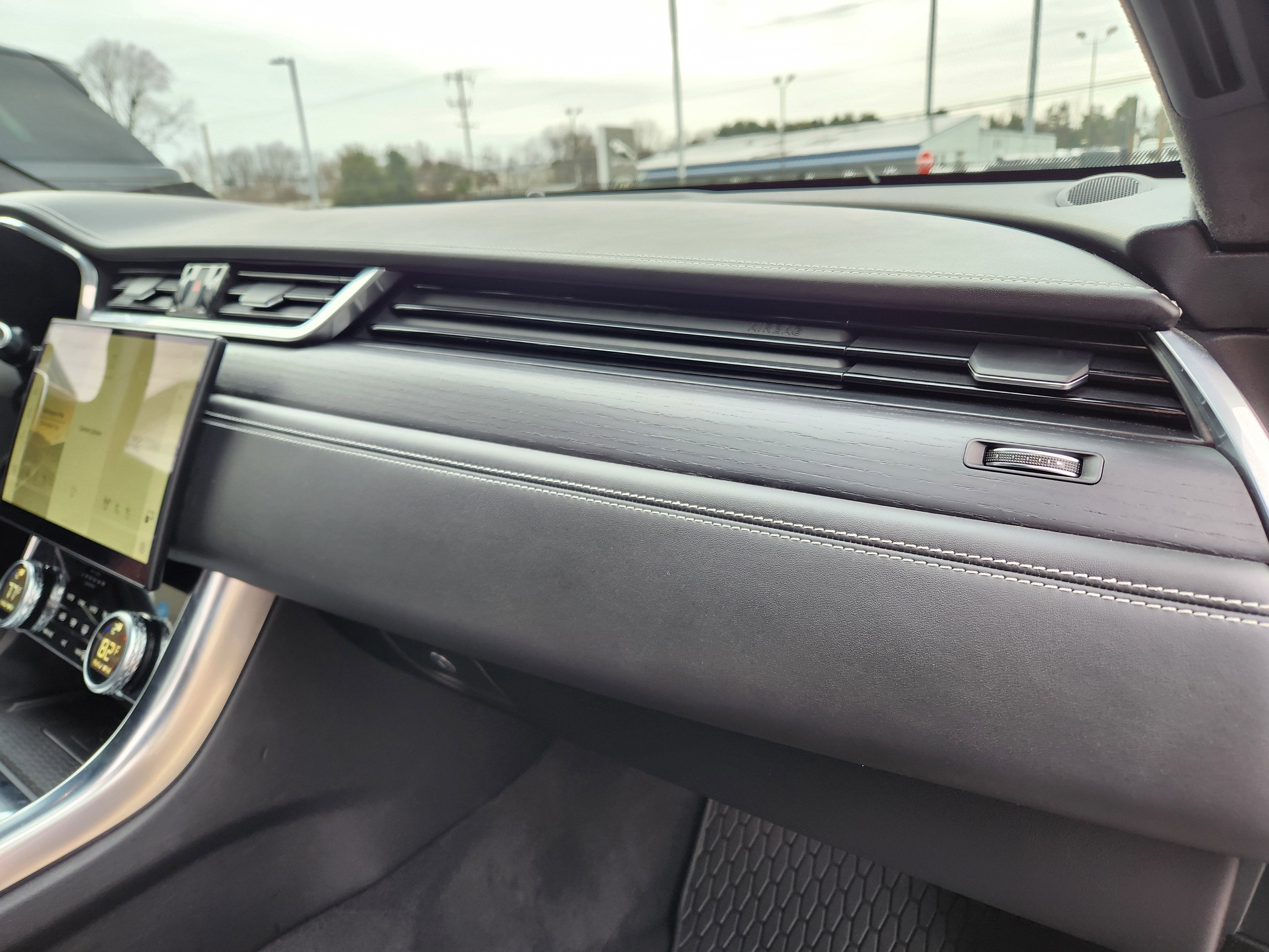 2022 Jaguar XF R-Dynamic SE