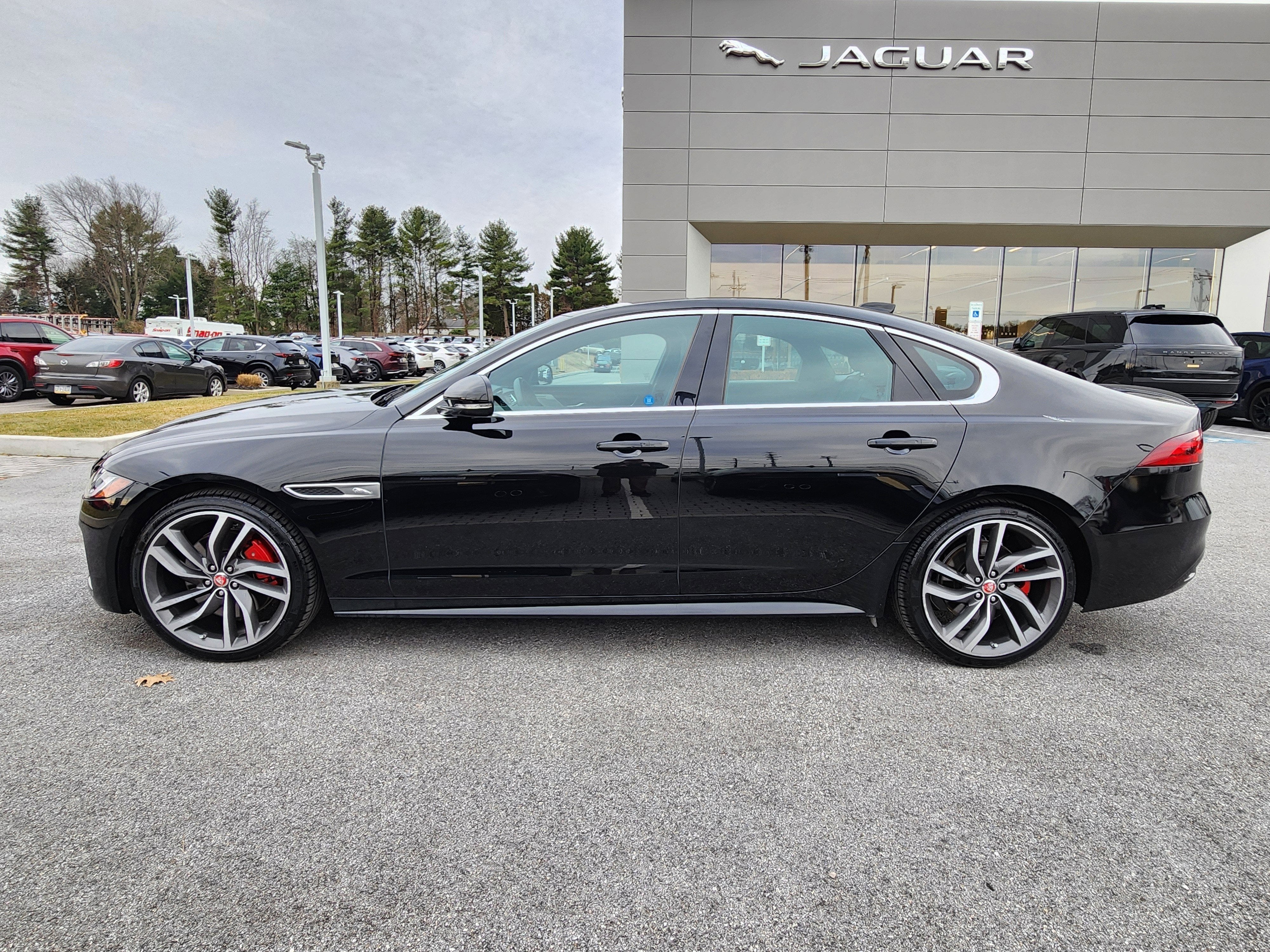2022 Jaguar XF R-Dynamic SE
