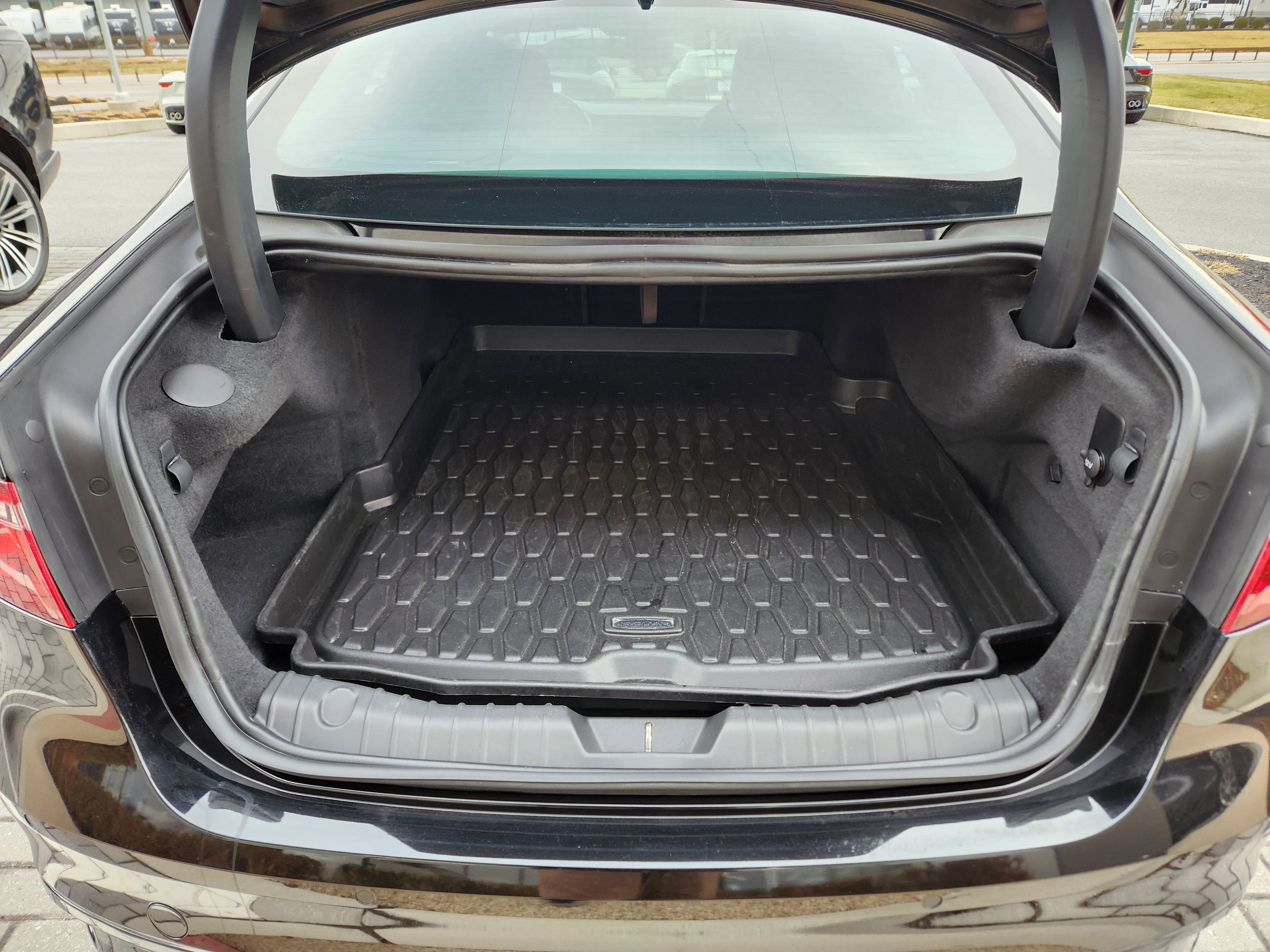 2022 Jaguar XF R-Dynamic SE