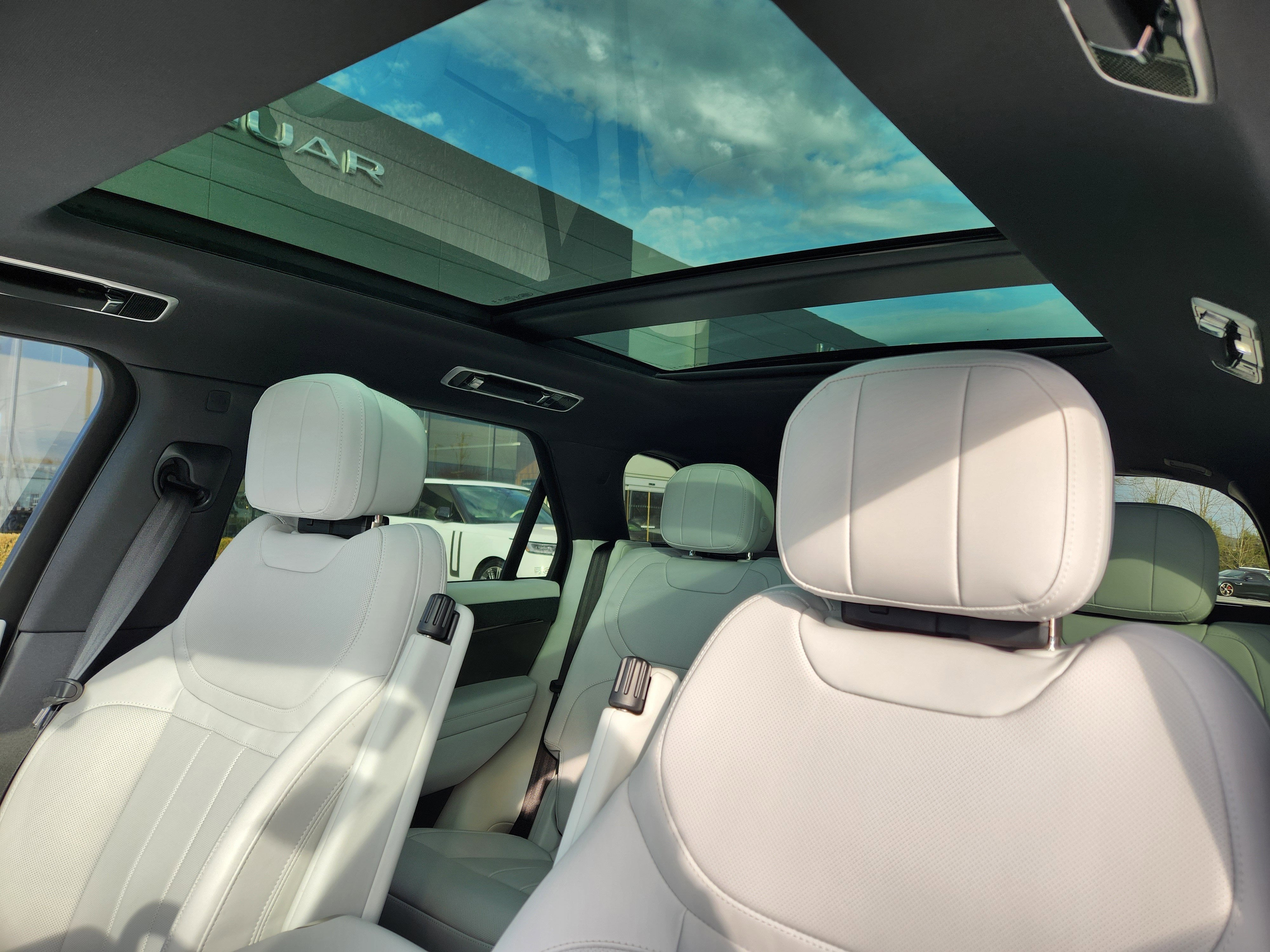 2025 Land Rover Range Rover Sport SE