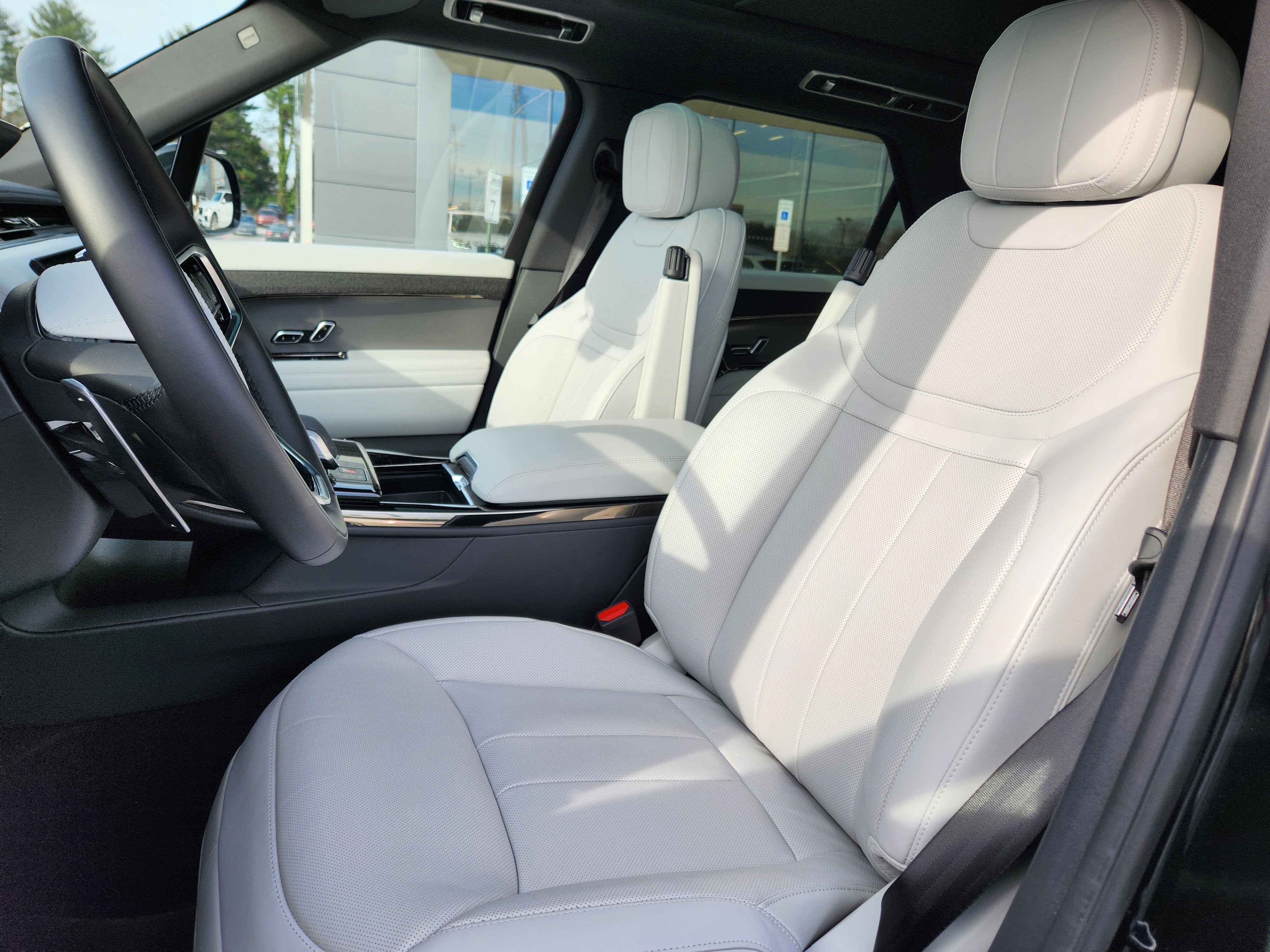 2025 Land Rover Range Rover Sport SE