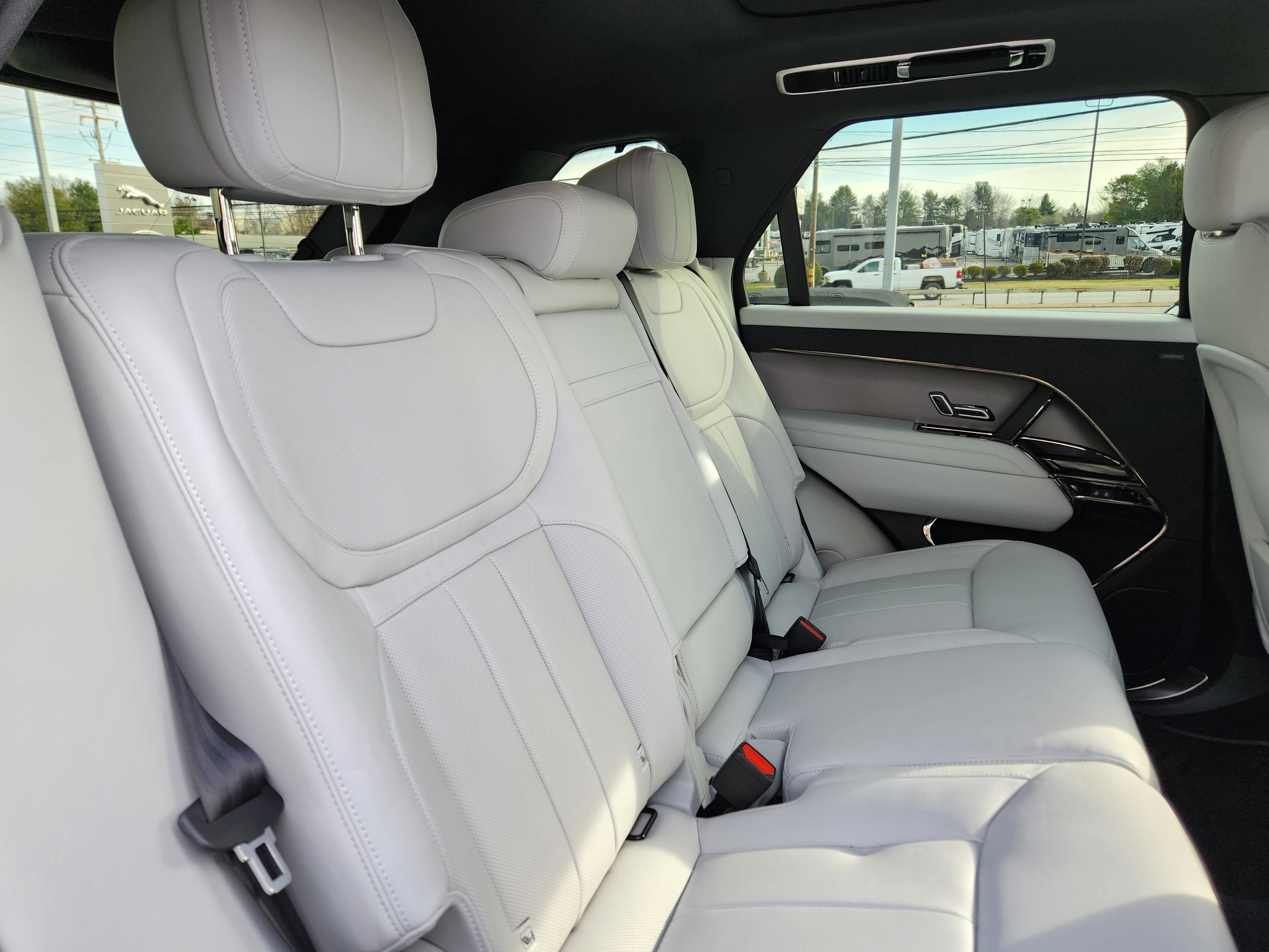 2025 Land Rover Range Rover Sport SE