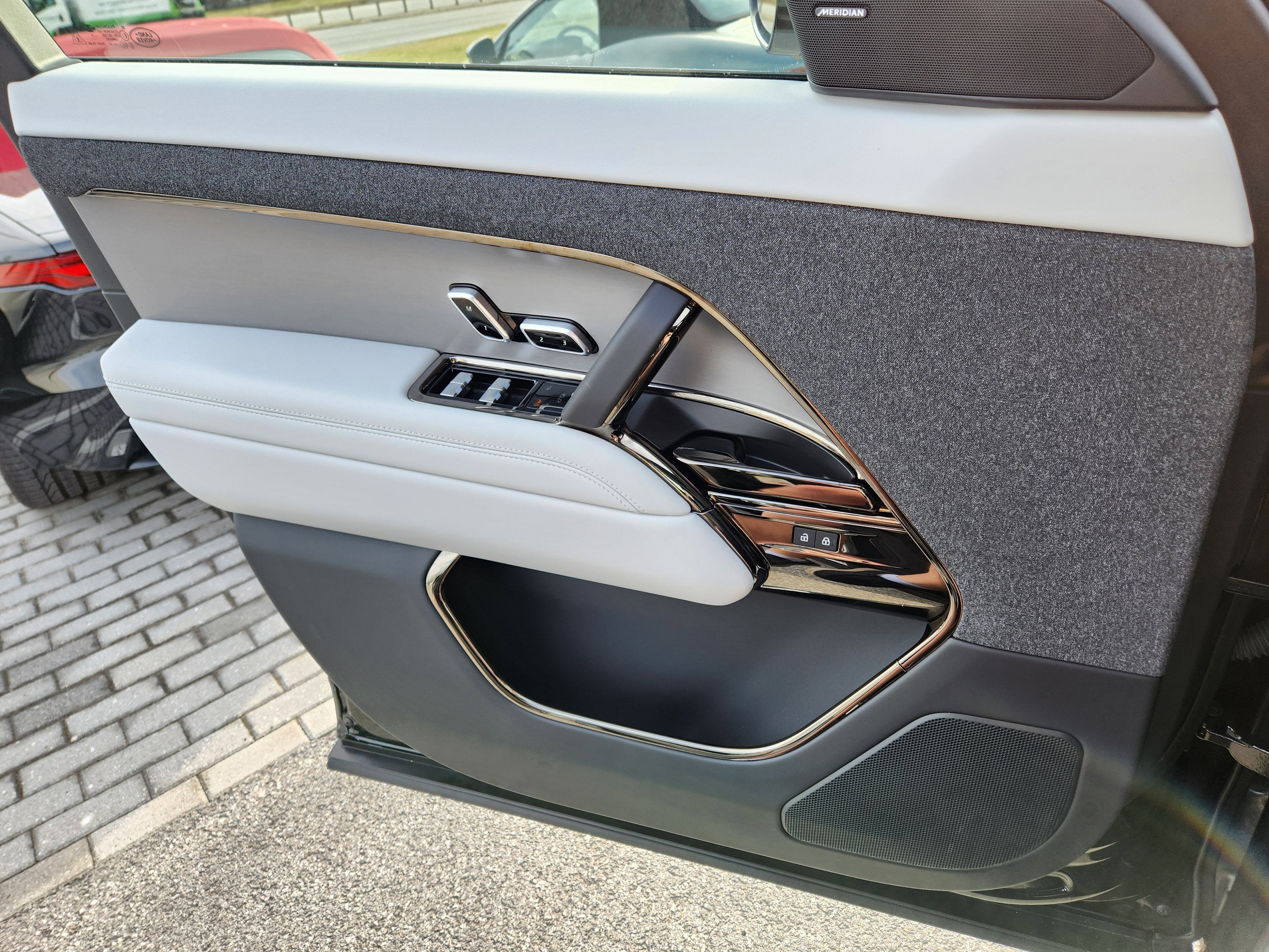 2025 Land Rover Range Rover Sport SE