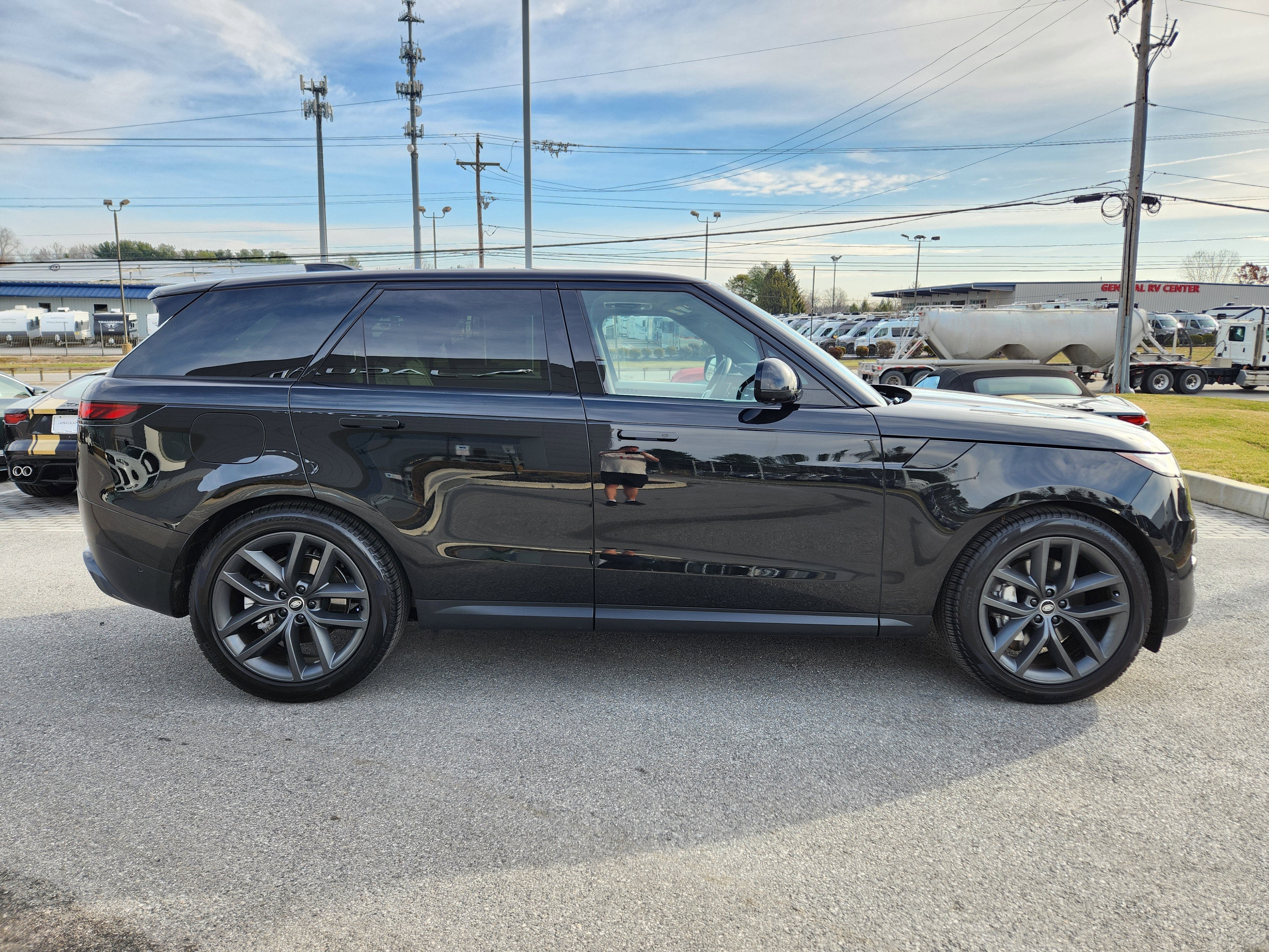 2025 Land Rover Range Rover Sport SE
