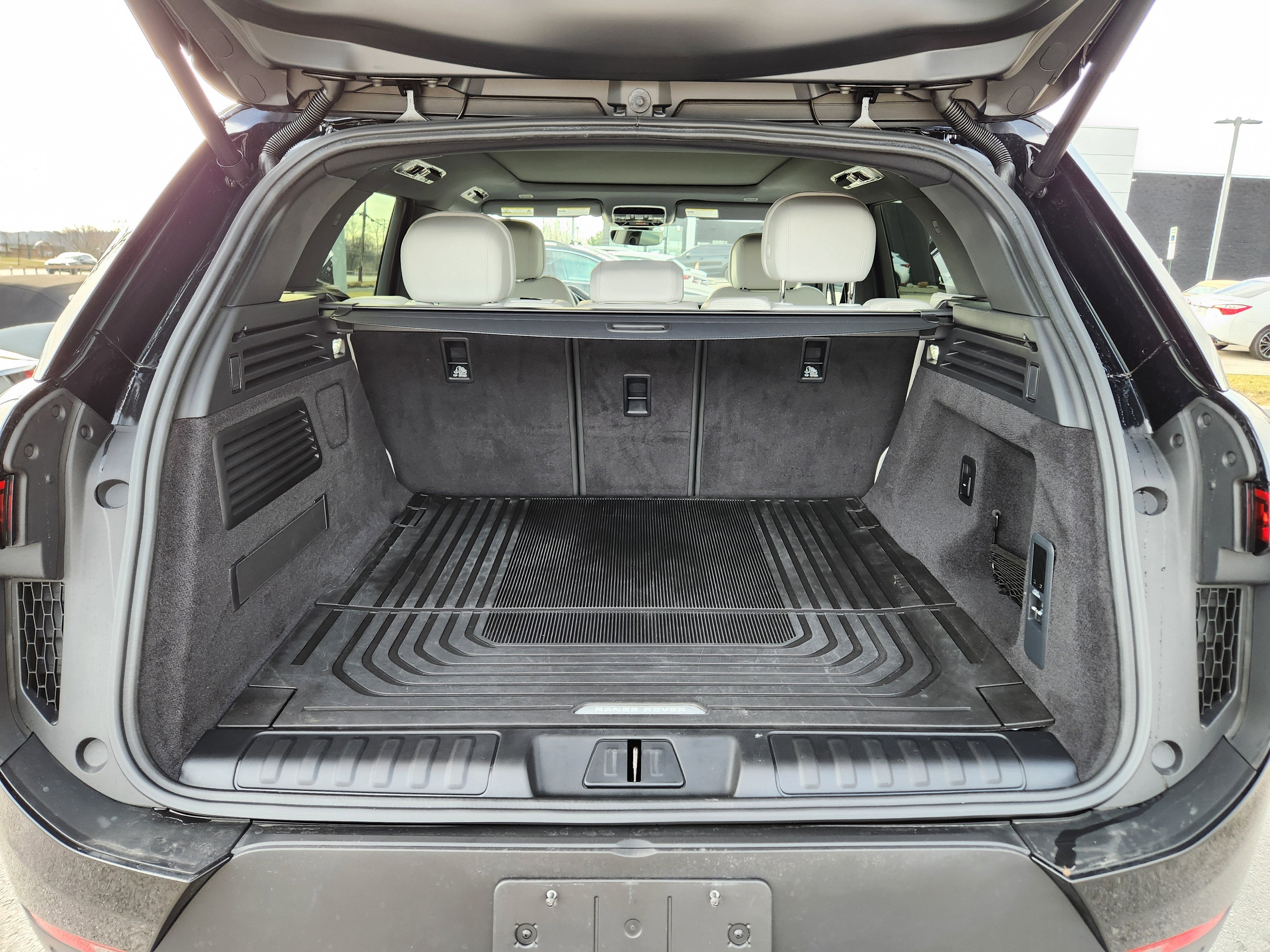 2025 Land Rover Range Rover Sport SE