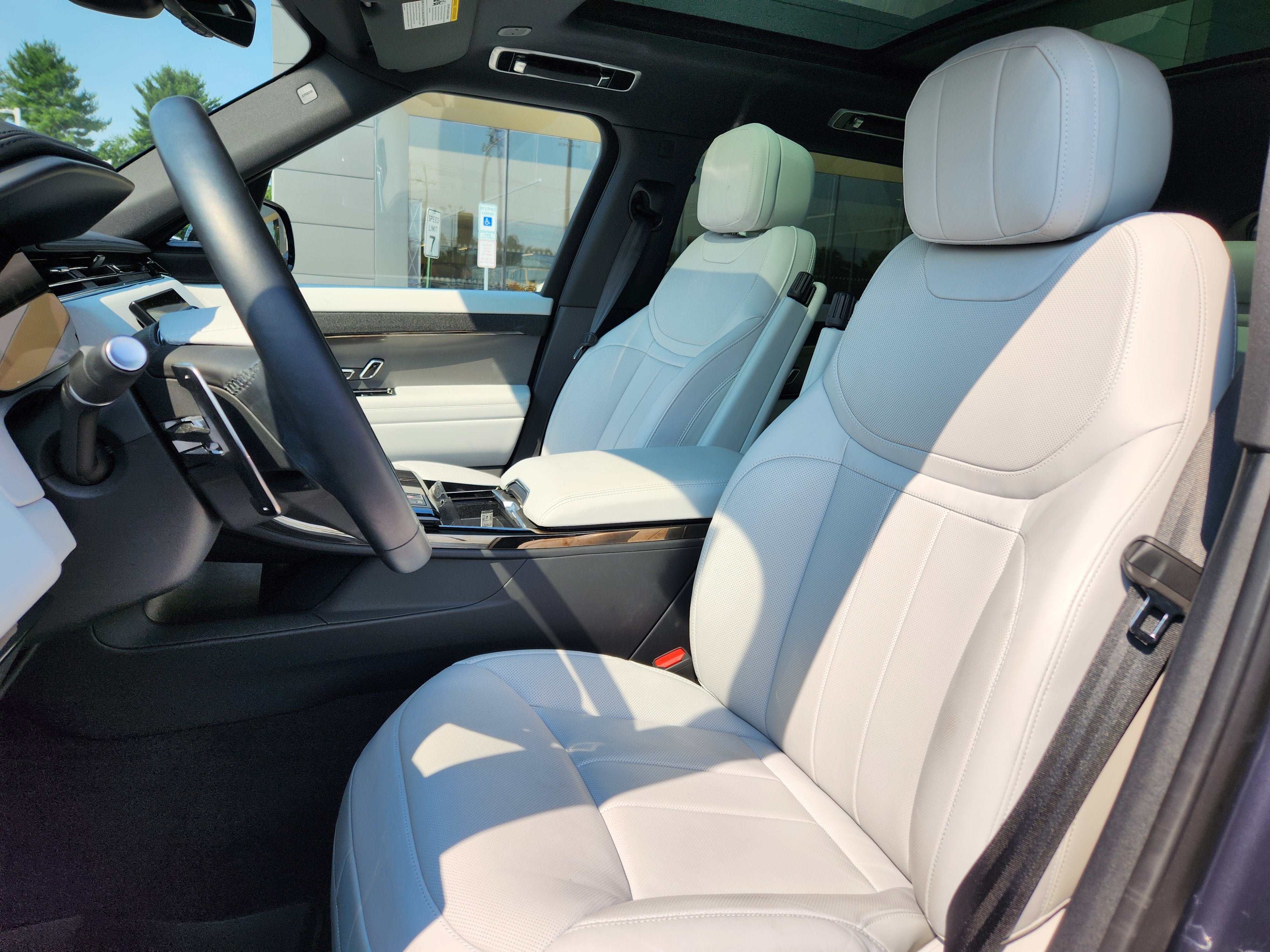 2025 Land Rover Range Rover Sport SE