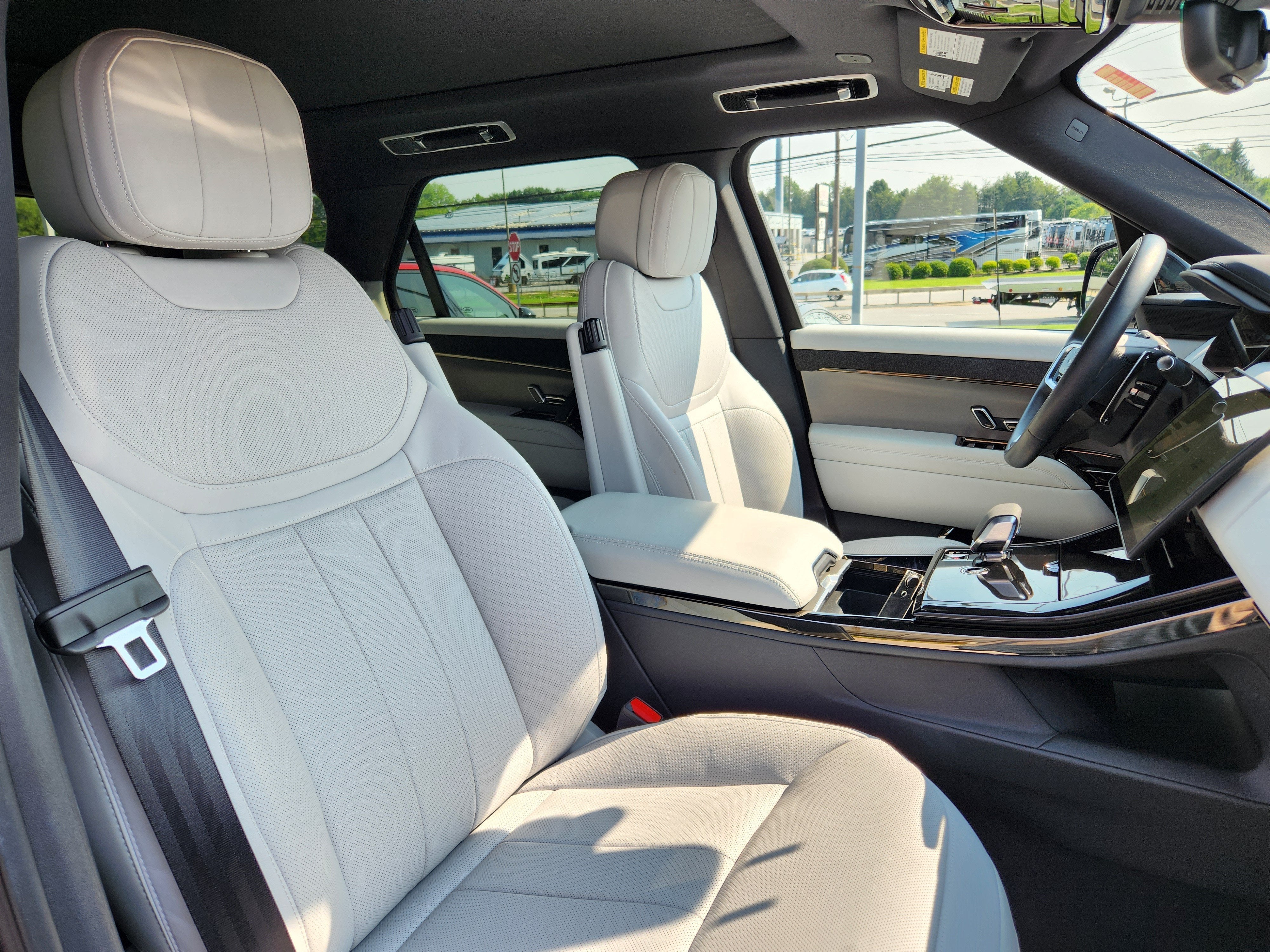 2025 Land Rover Range Rover Sport SE
