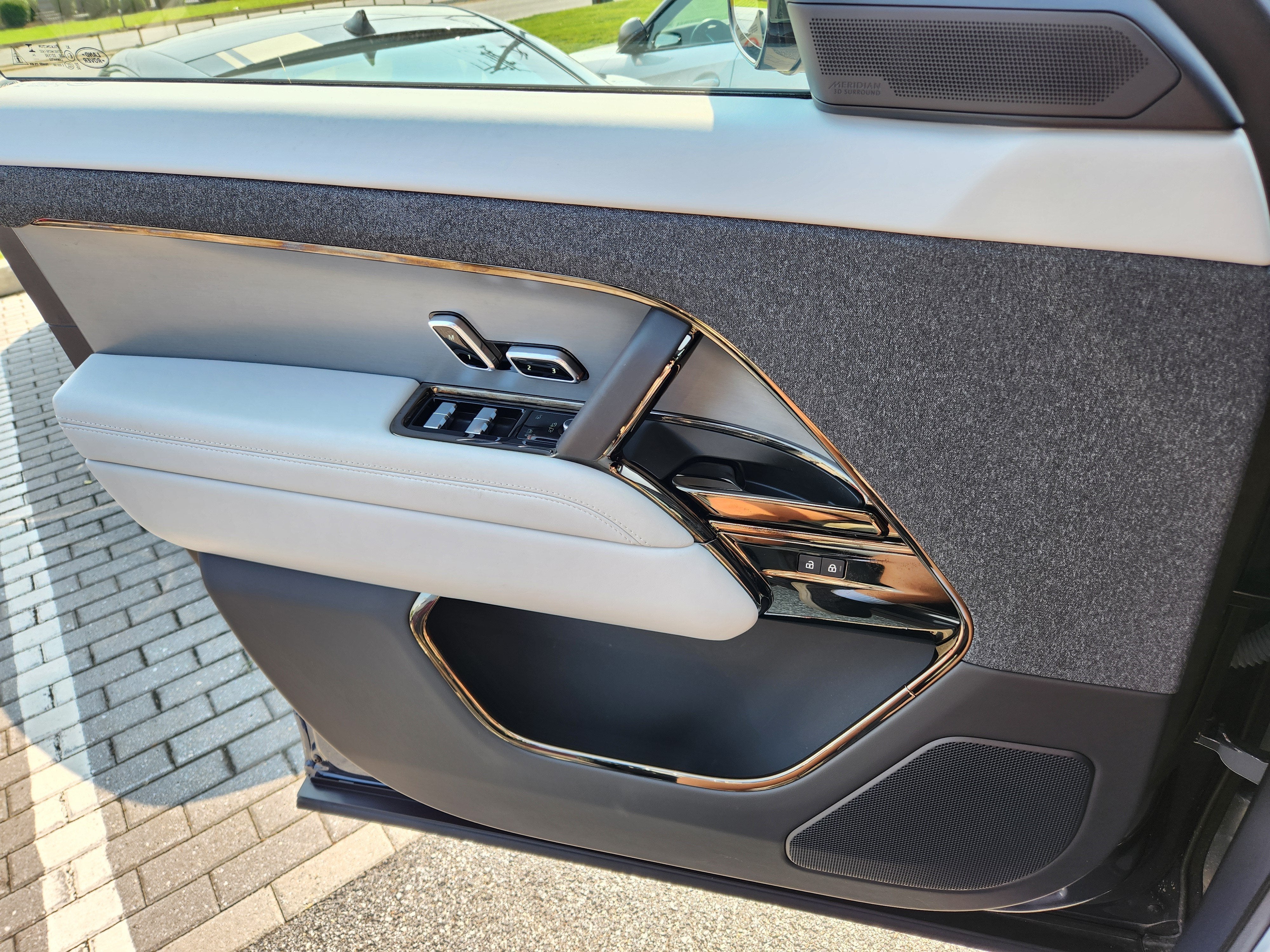 2025 Land Rover Range Rover Sport SE