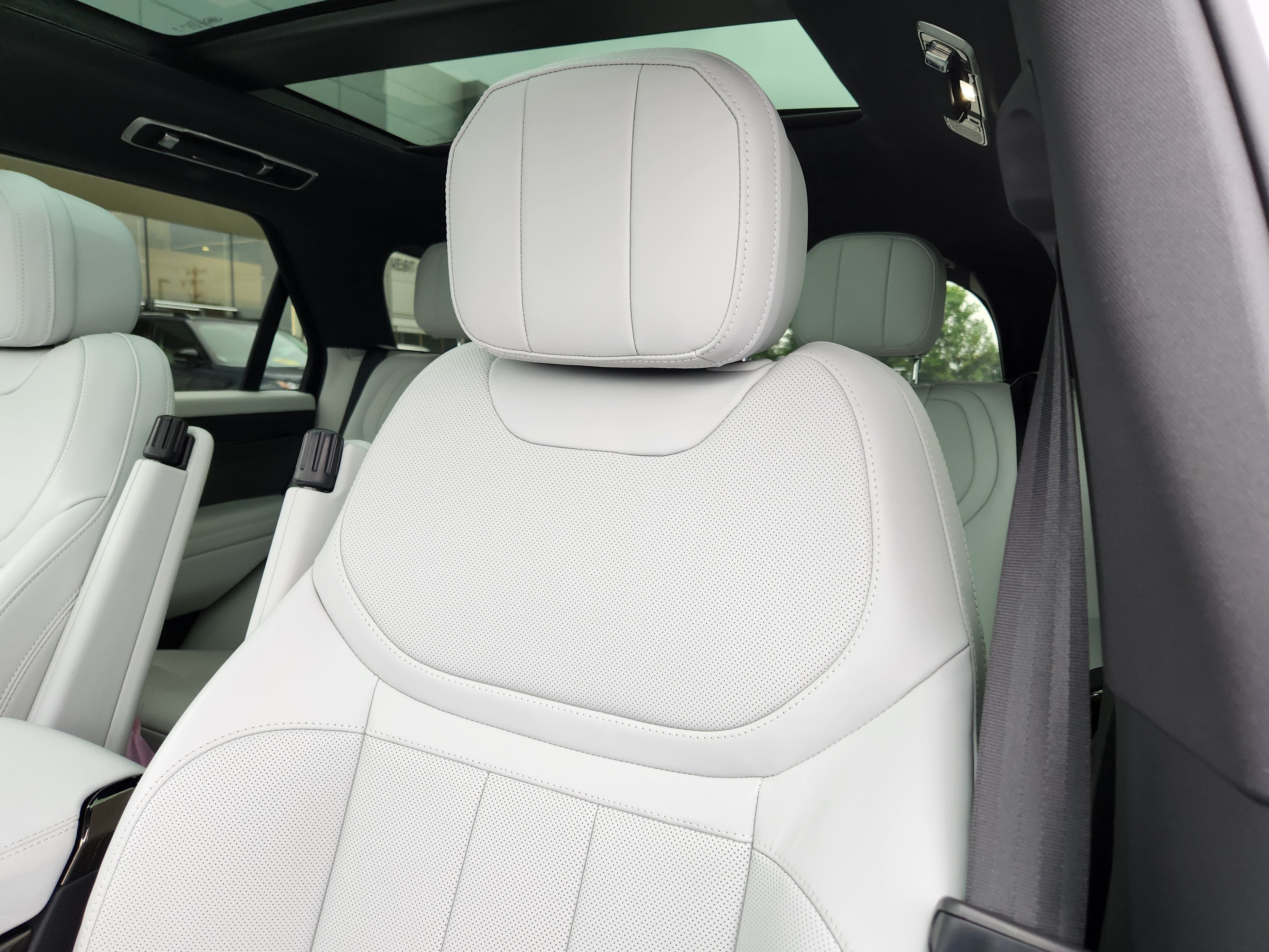 2025 Land Rover Range Rover Sport SE