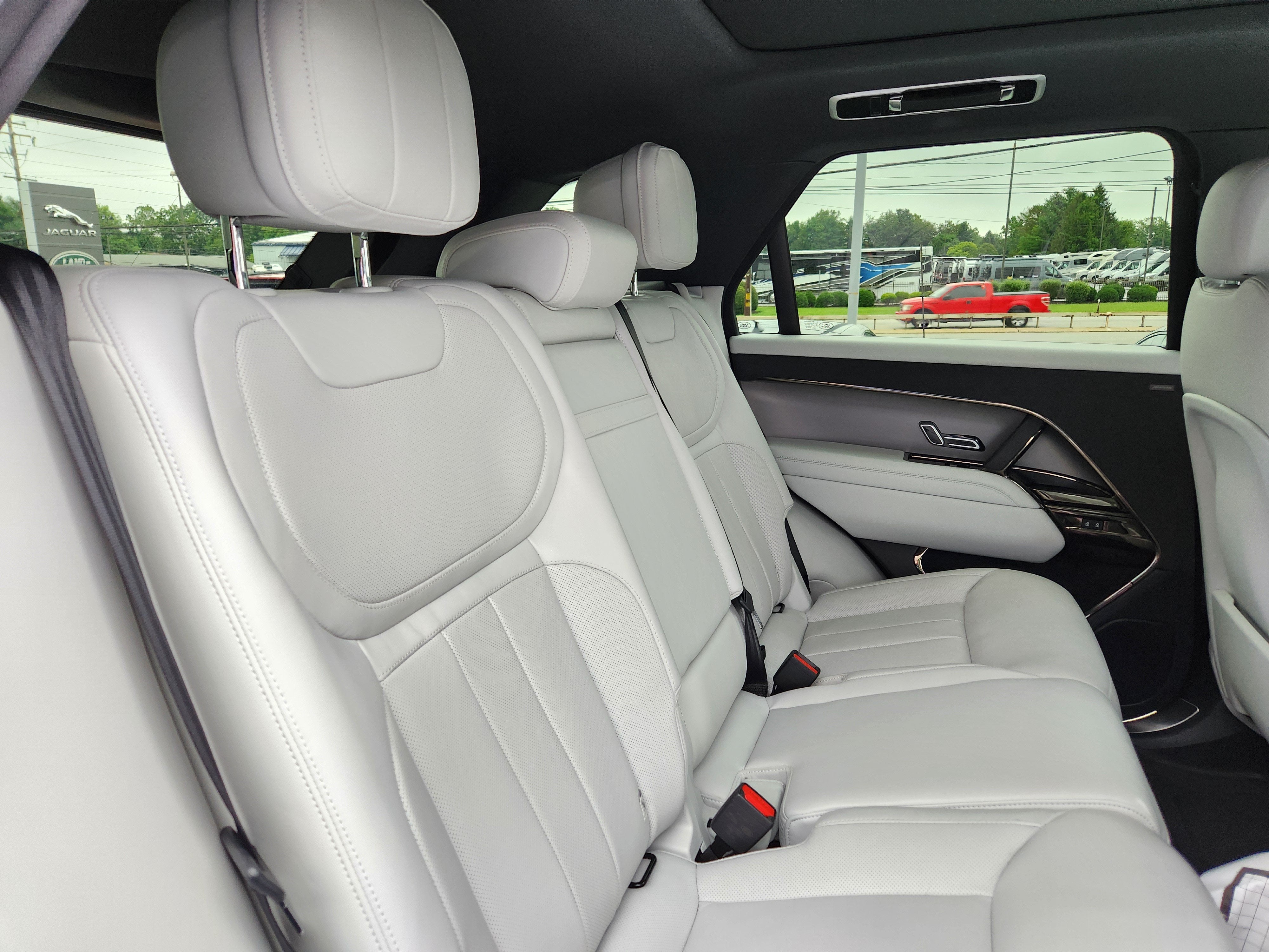 2025 Land Rover Range Rover Sport SE