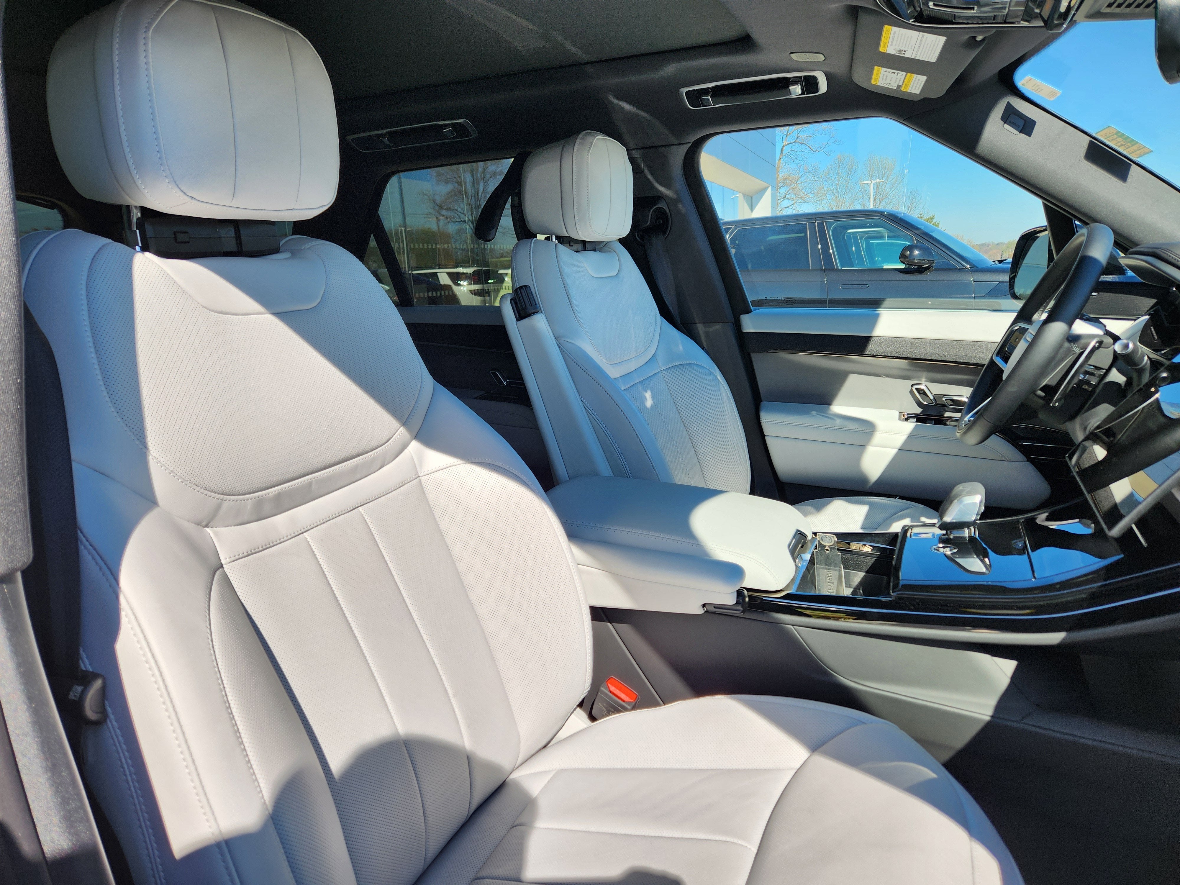 2026 Land Rover Range Rover Sport SE