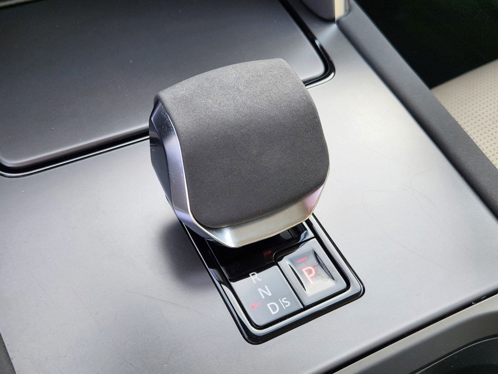 2024 Land Rover Discovery Sport S