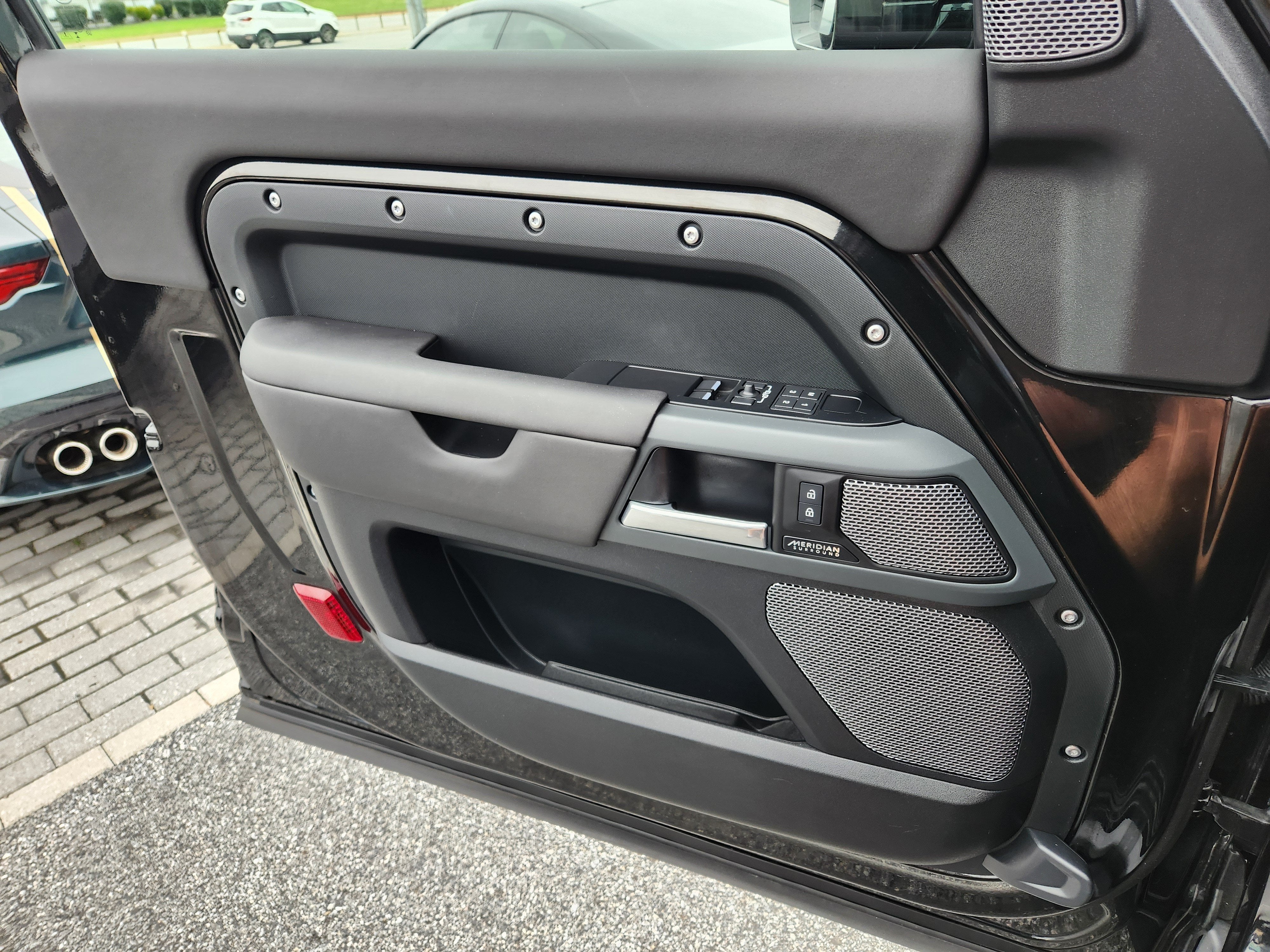 2024 Land Rover Defender 90 X-Dynamic SE