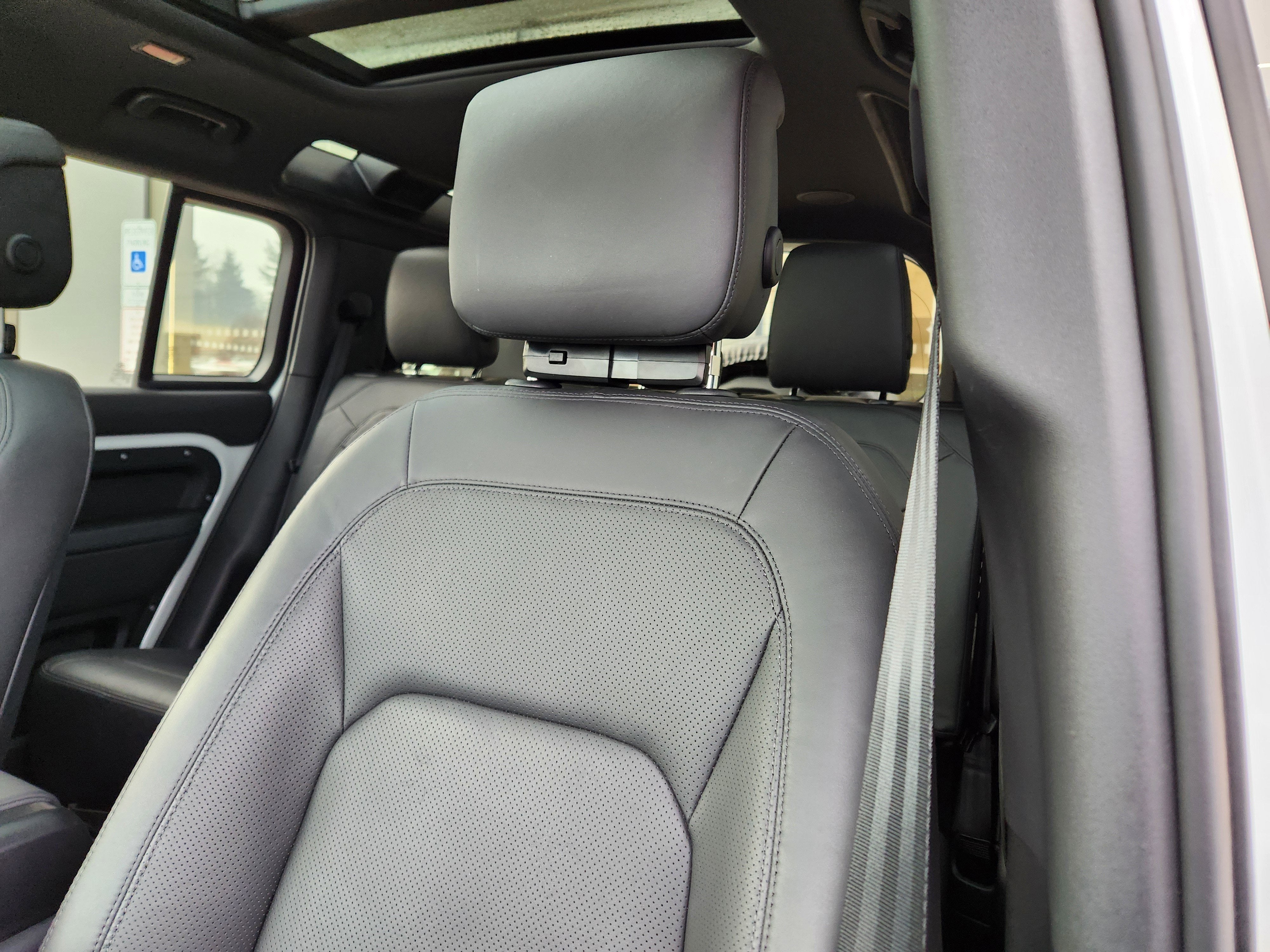 2025 Land Rover Defender 110 X-Dynamic SE