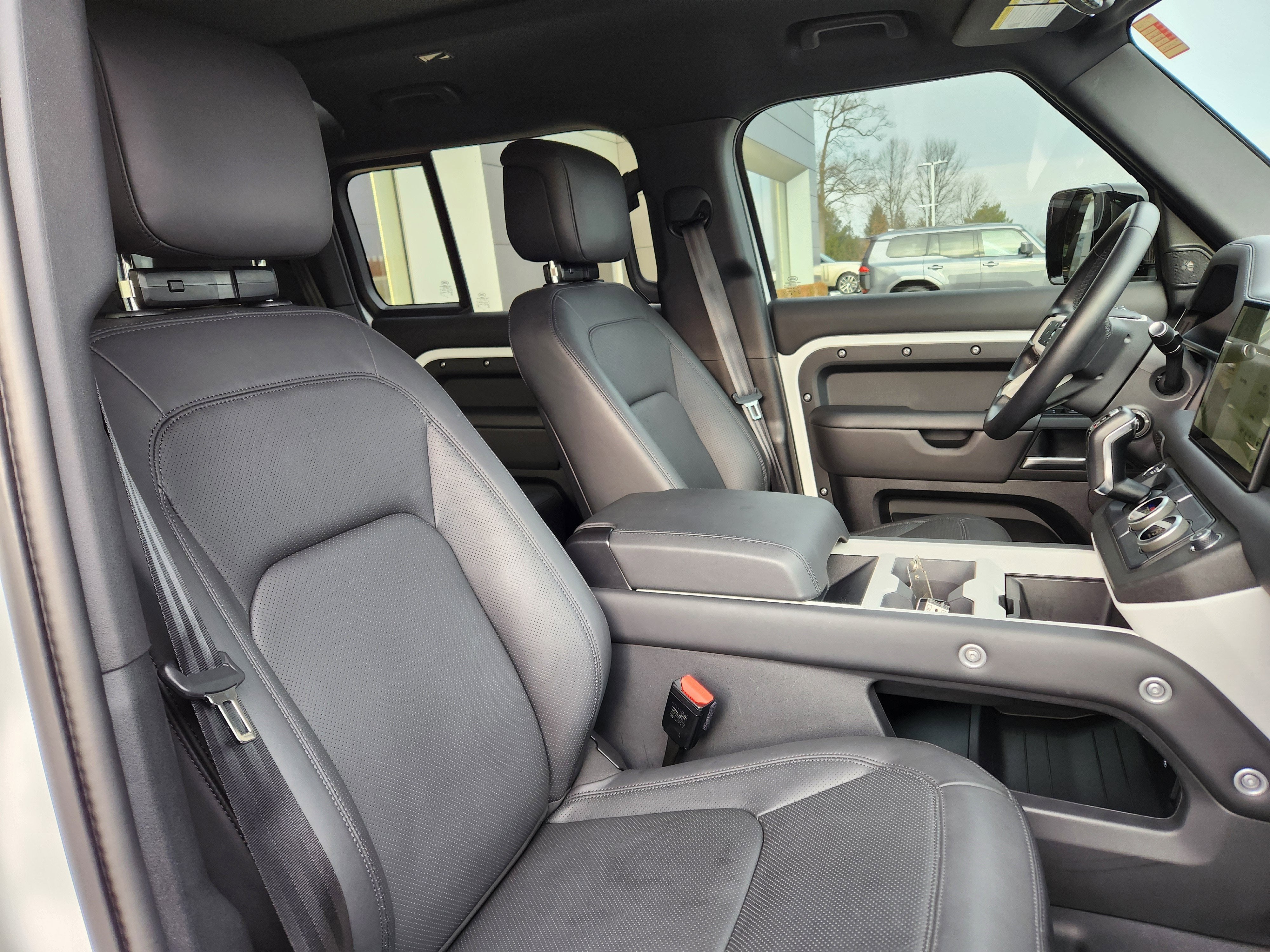 2025 Land Rover Defender 110 X-Dynamic SE