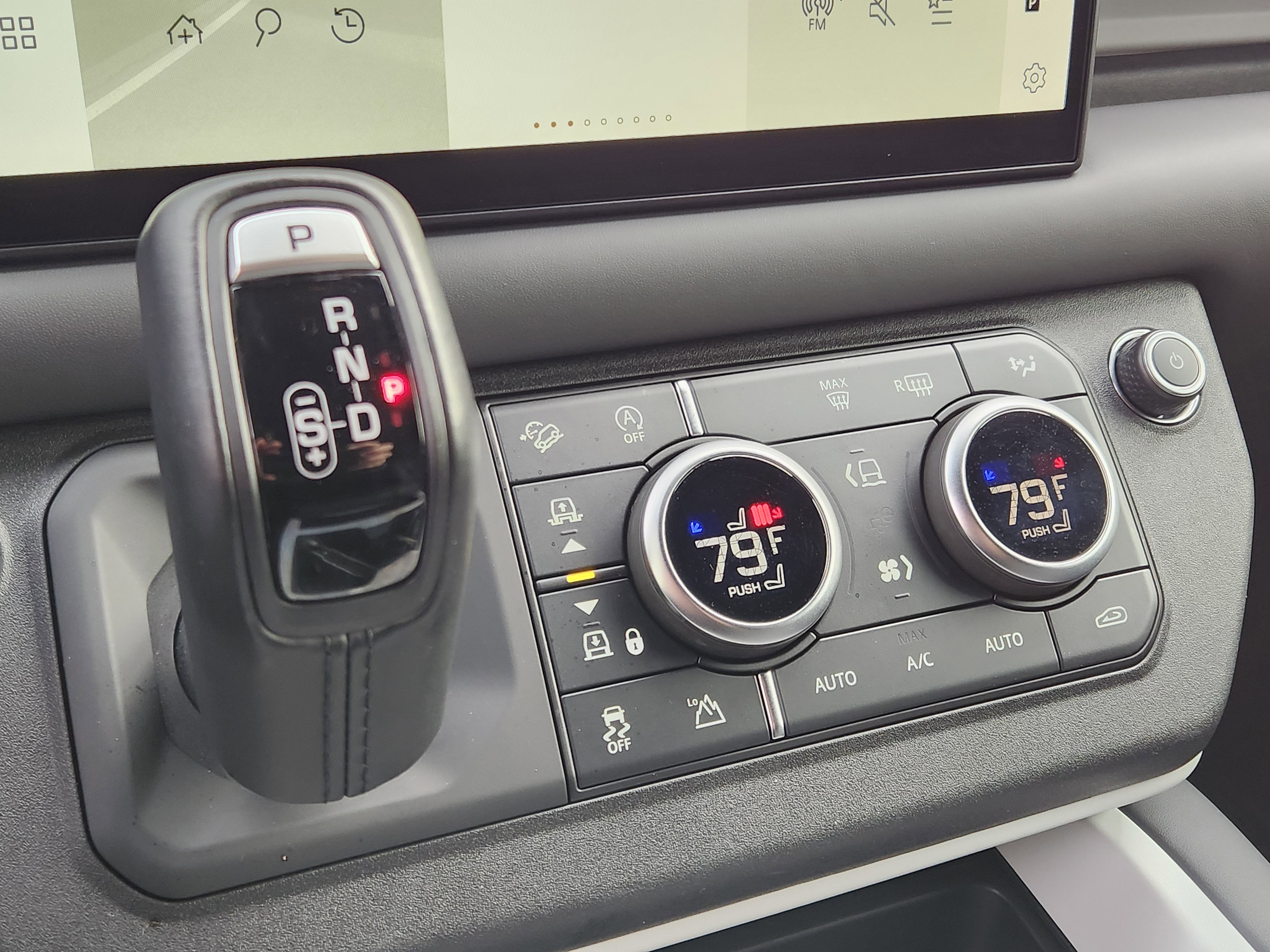 2025 Land Rover Defender 110 X-Dynamic SE