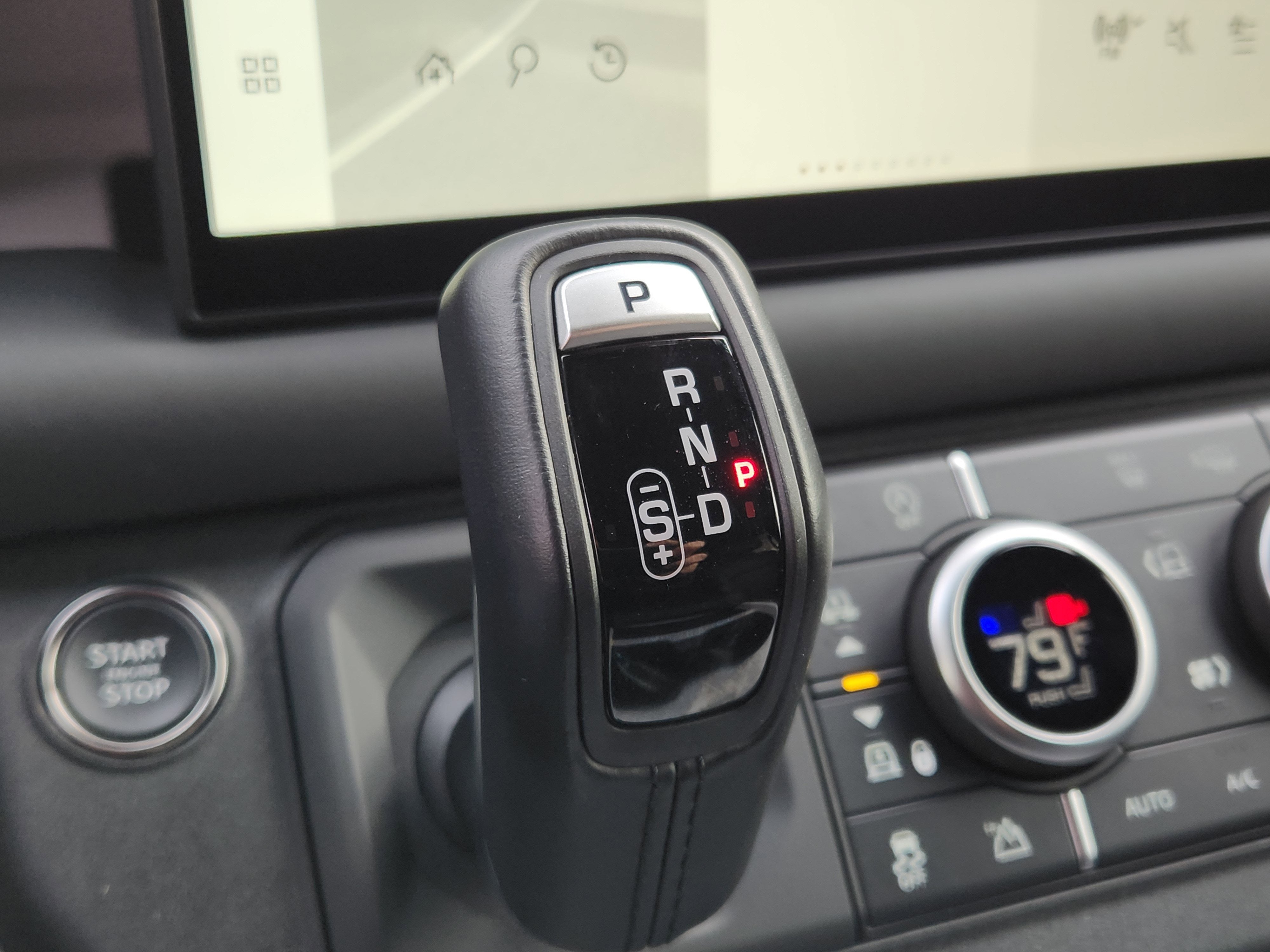 2025 Land Rover Defender 110 X-Dynamic SE