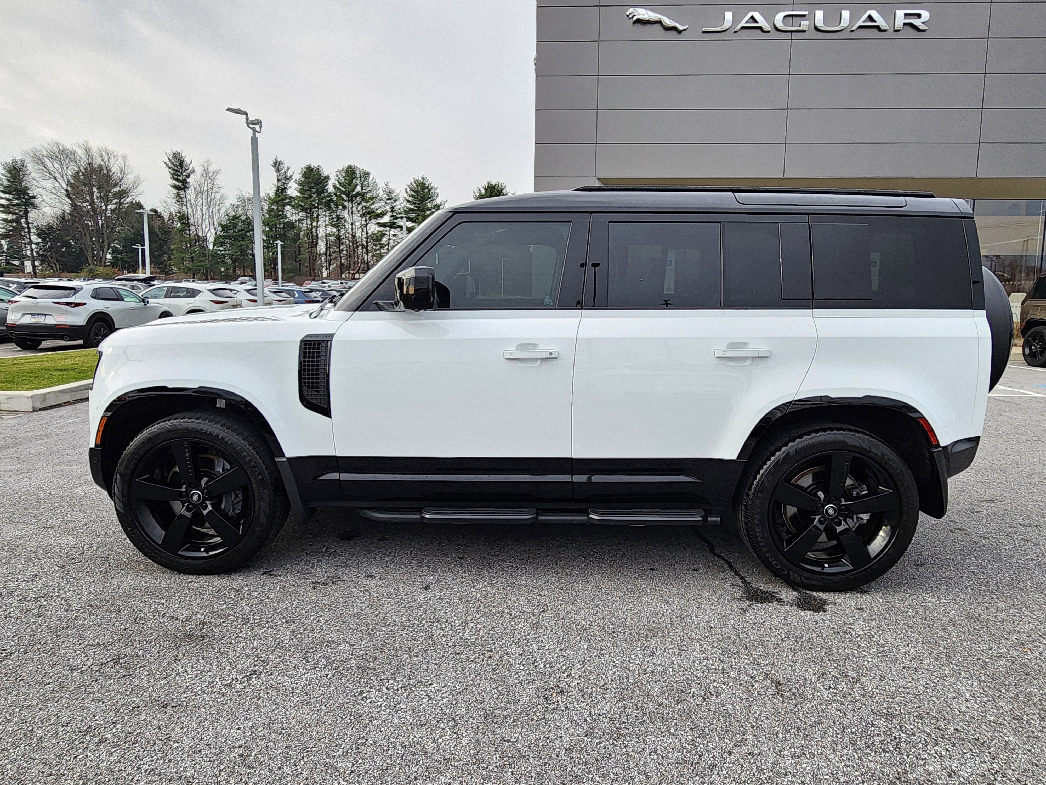 2025 Land Rover Defender 110 X-Dynamic SE