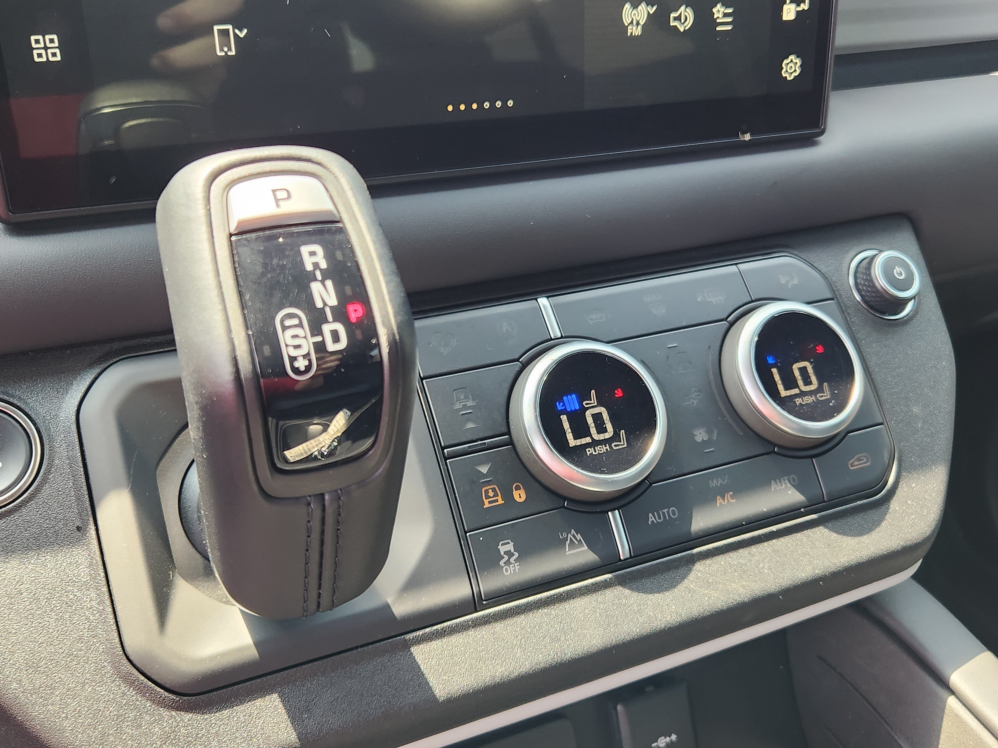 2023 Land Rover Defender 130 X-Dynamic SE