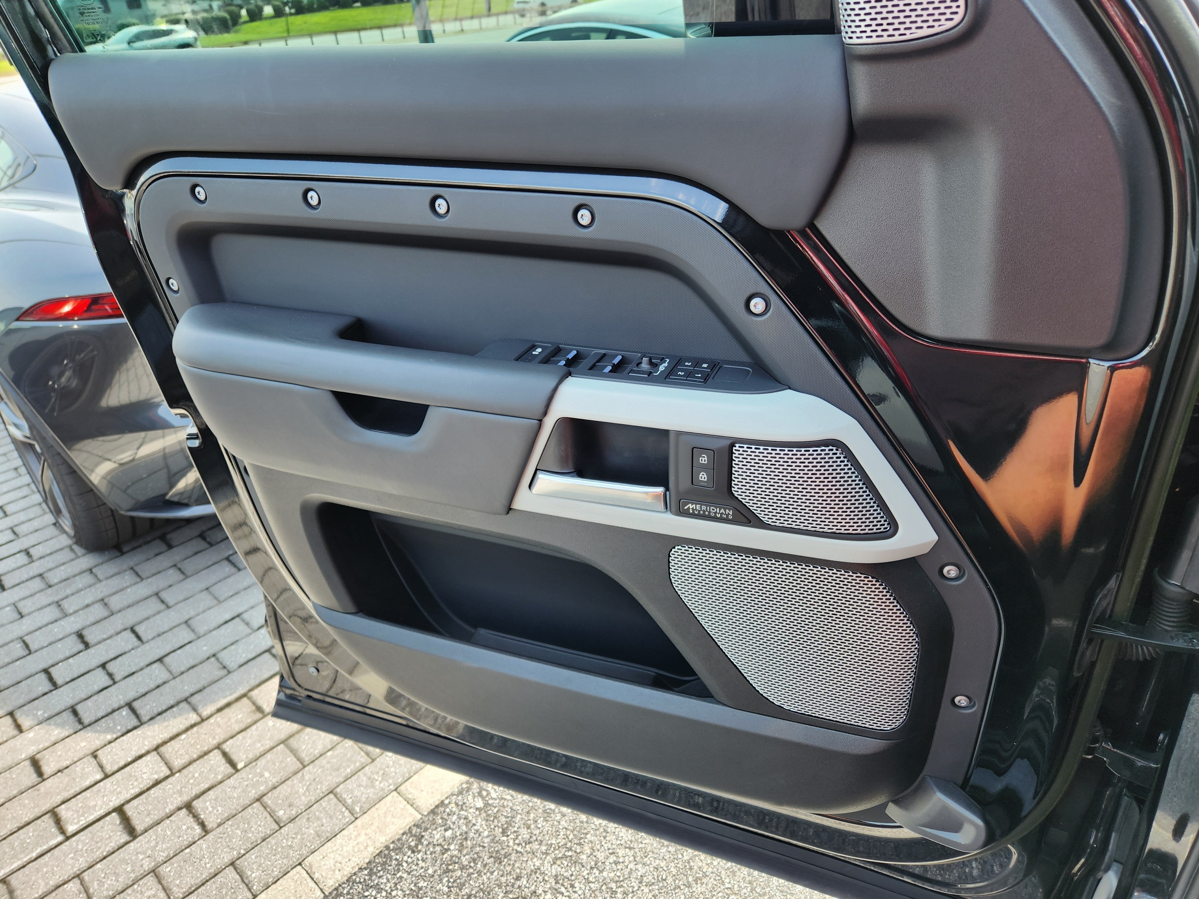 2023 Land Rover Defender 130 X-Dynamic SE