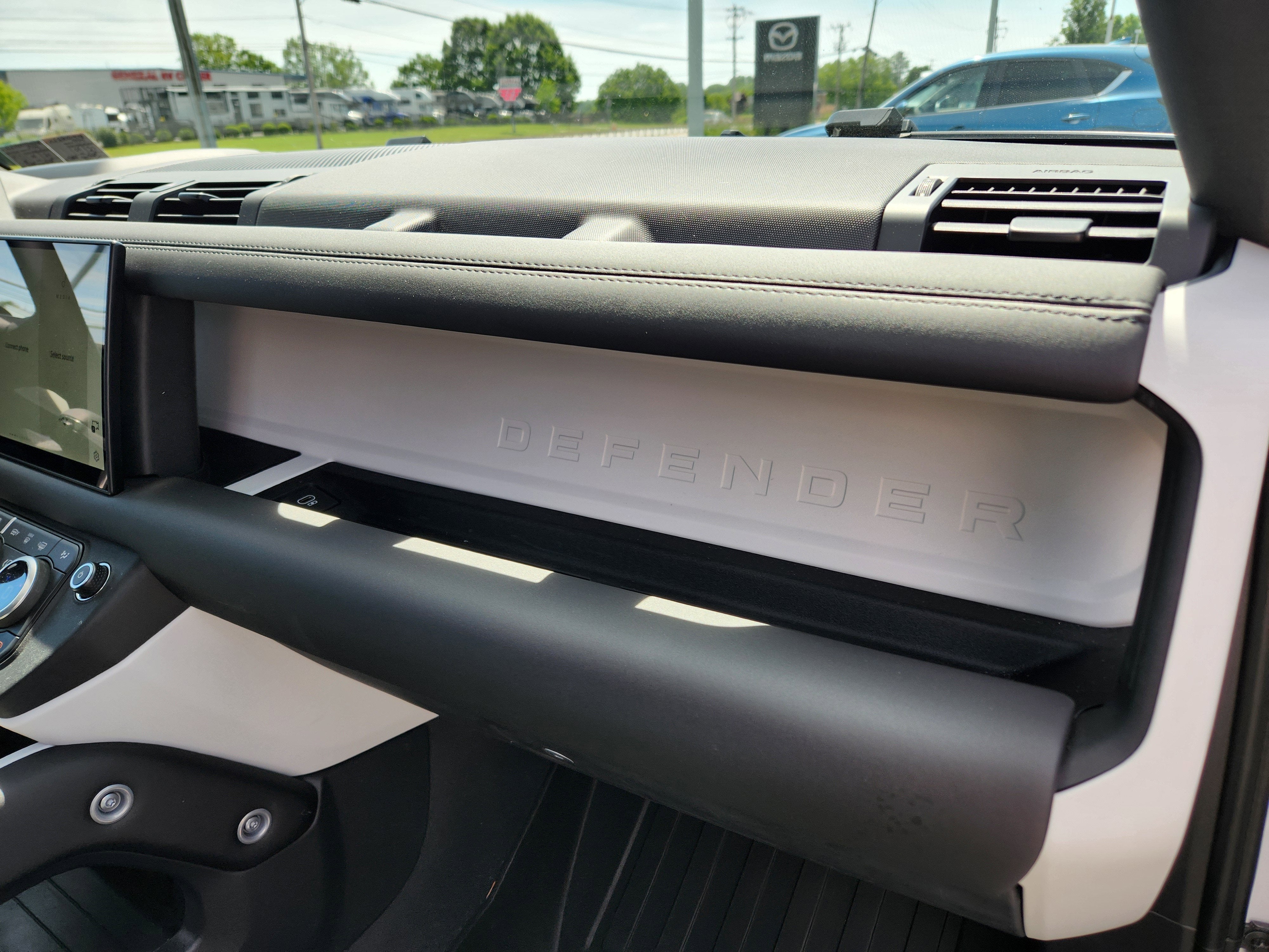 2025 Land Rover Defender 90 S