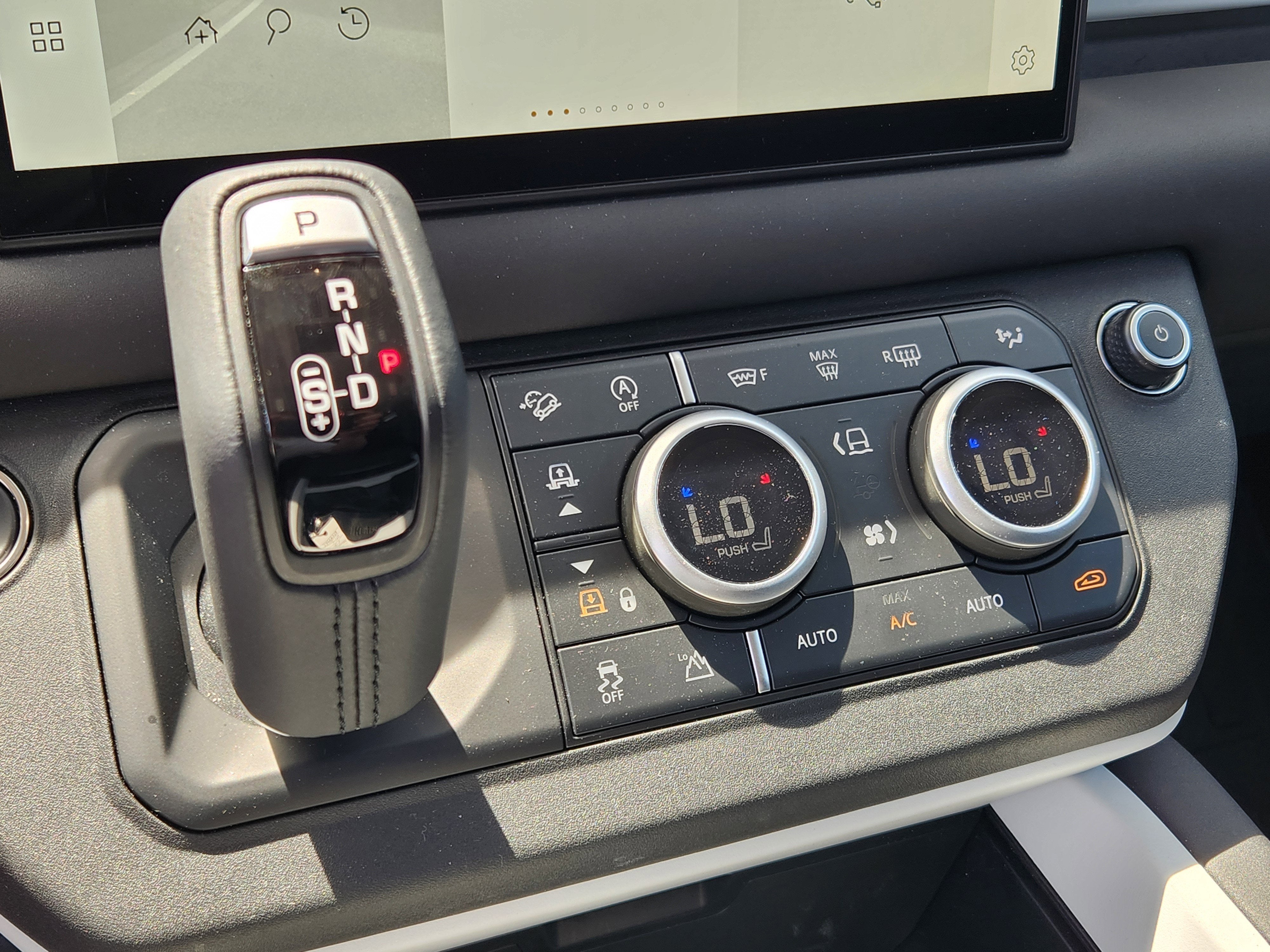 2025 Land Rover Defender 90 S