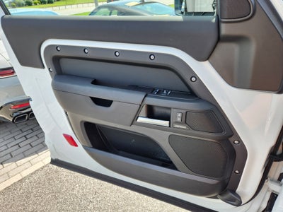 2025 Land Rover Defender 90 S