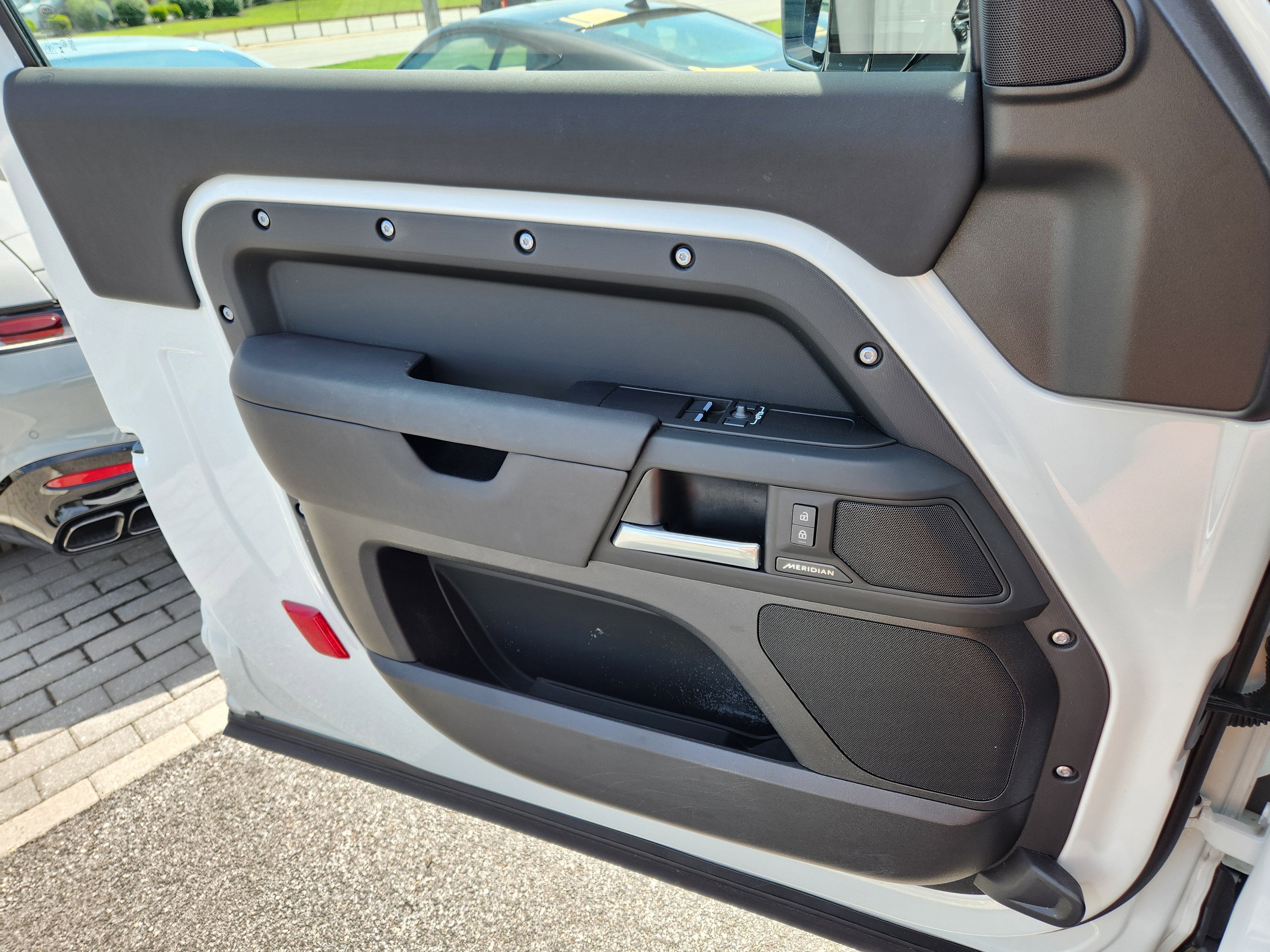 2025 Land Rover Defender 90 S