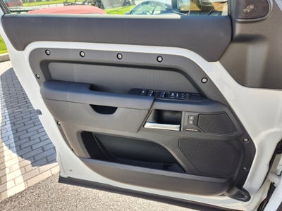 2025 Land Rover Defender 110 S