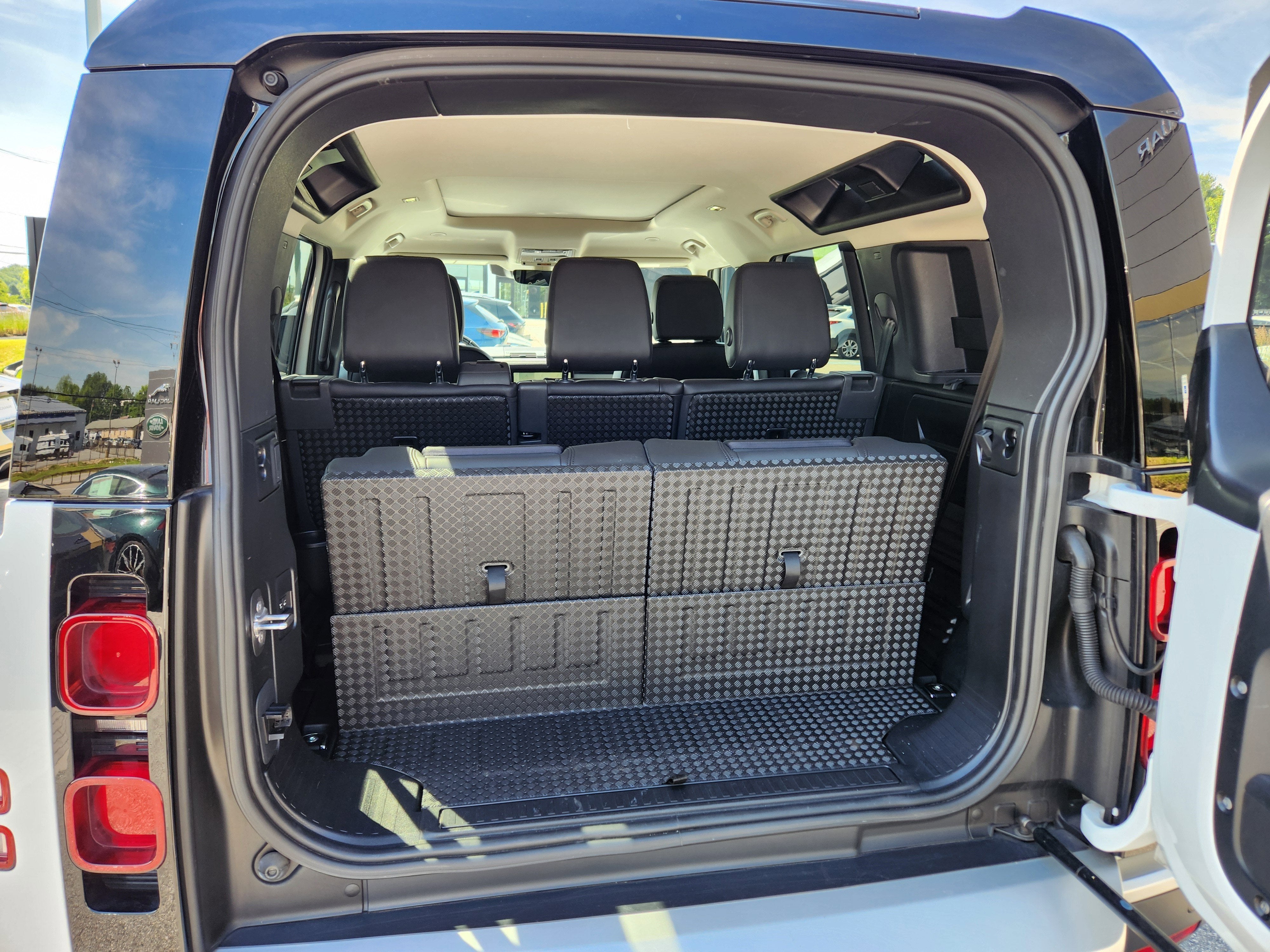 2024 Land Rover Defender 110 S
