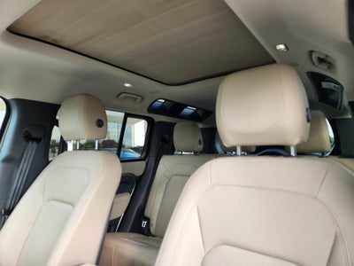 2023 Land Rover Defender SE