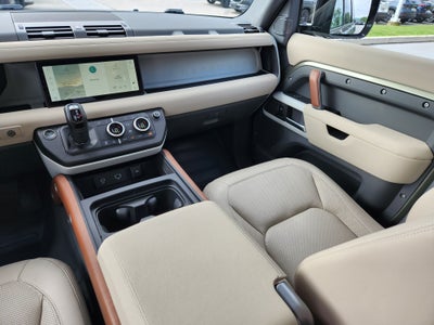 2023 Land Rover Defender SE