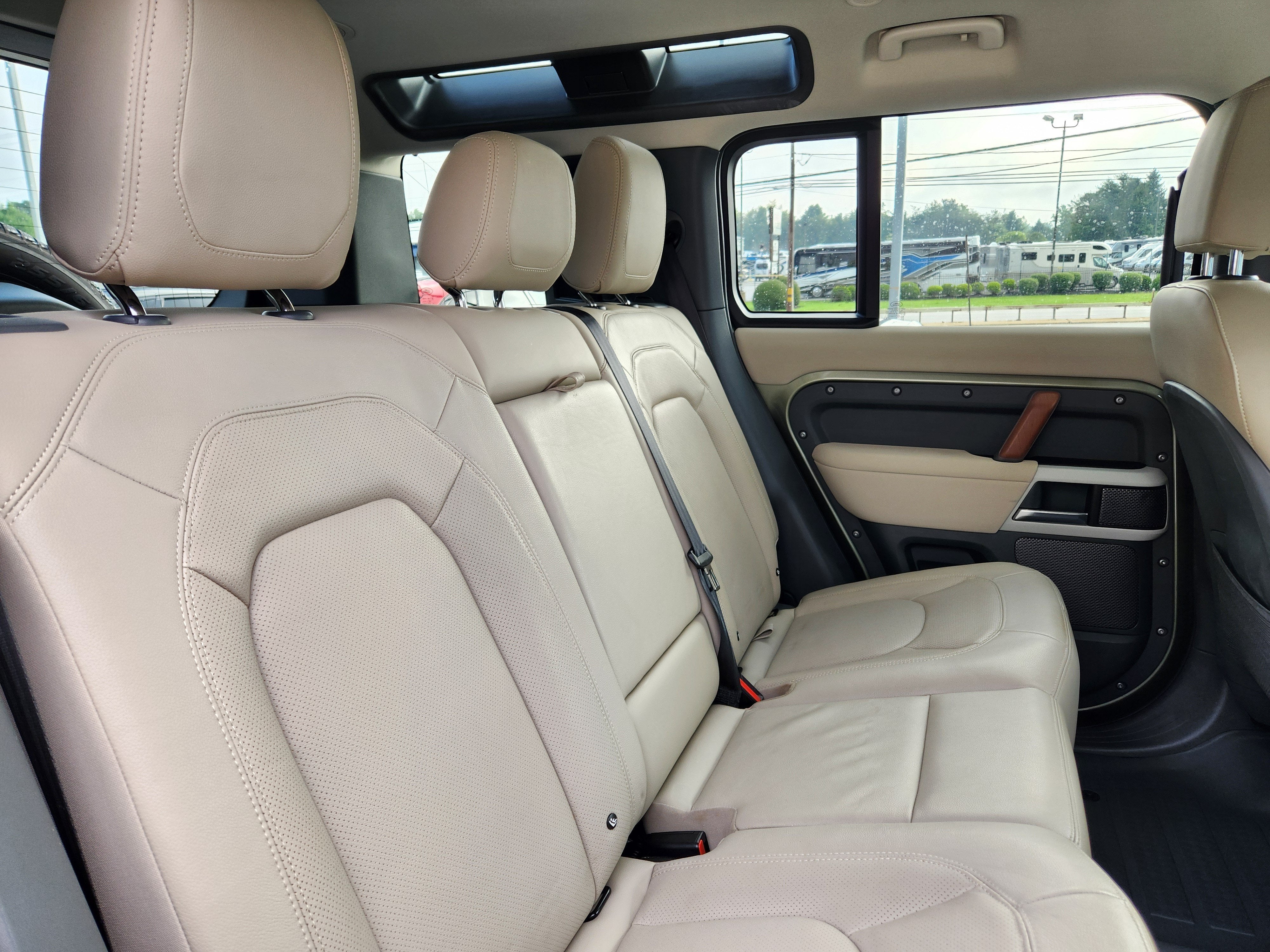 2023 Land Rover Defender SE