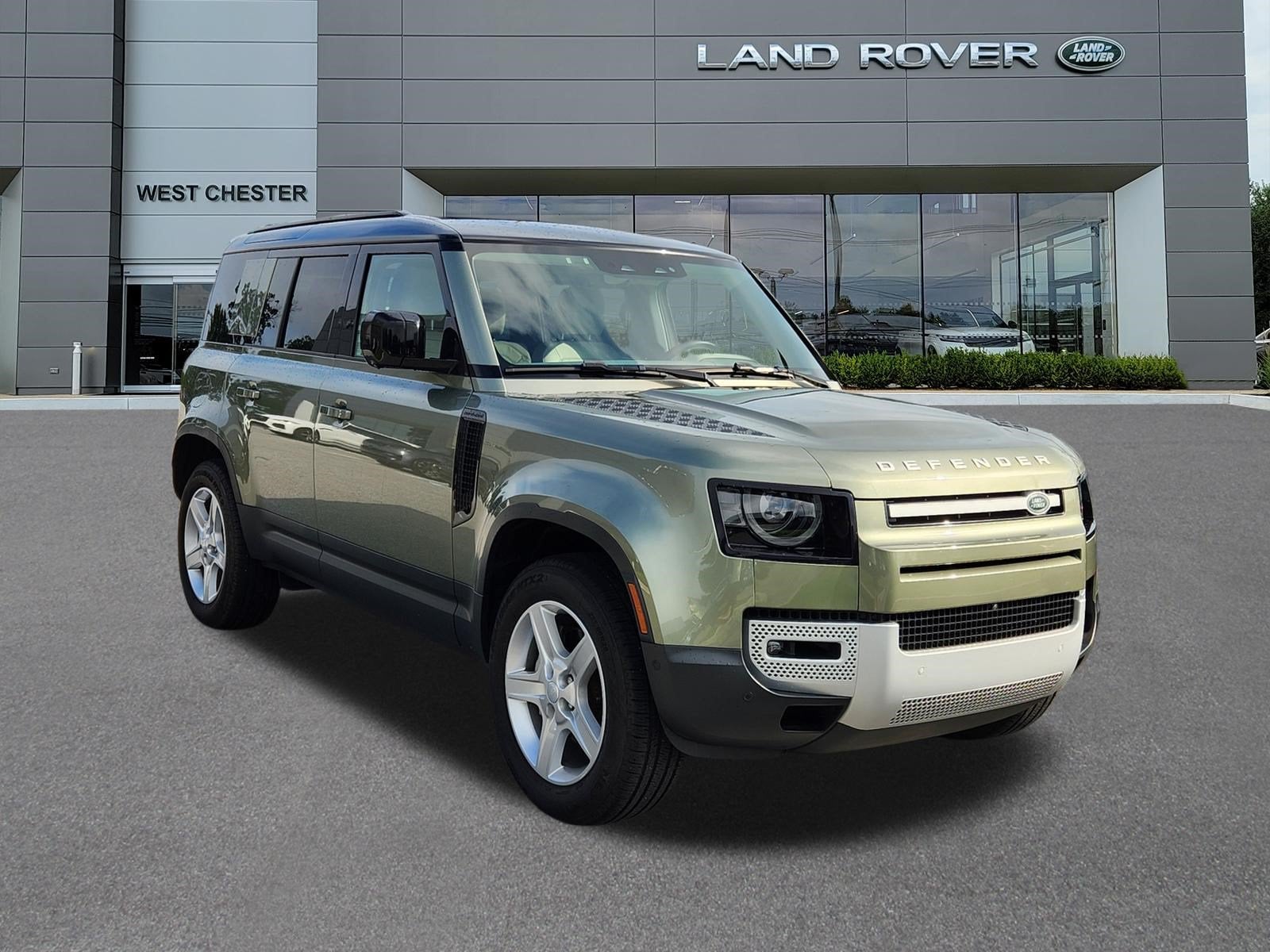 2023 Land Rover Defender SE
