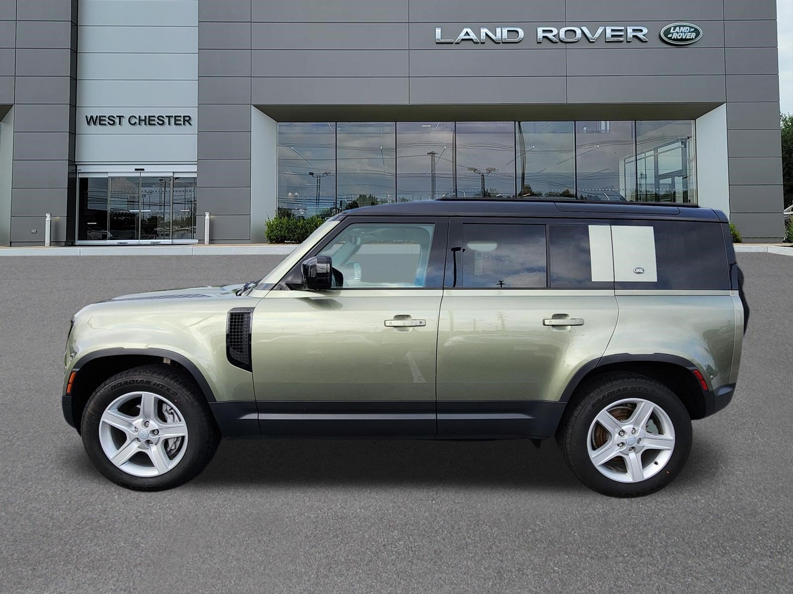 2023 Land Rover Defender SE