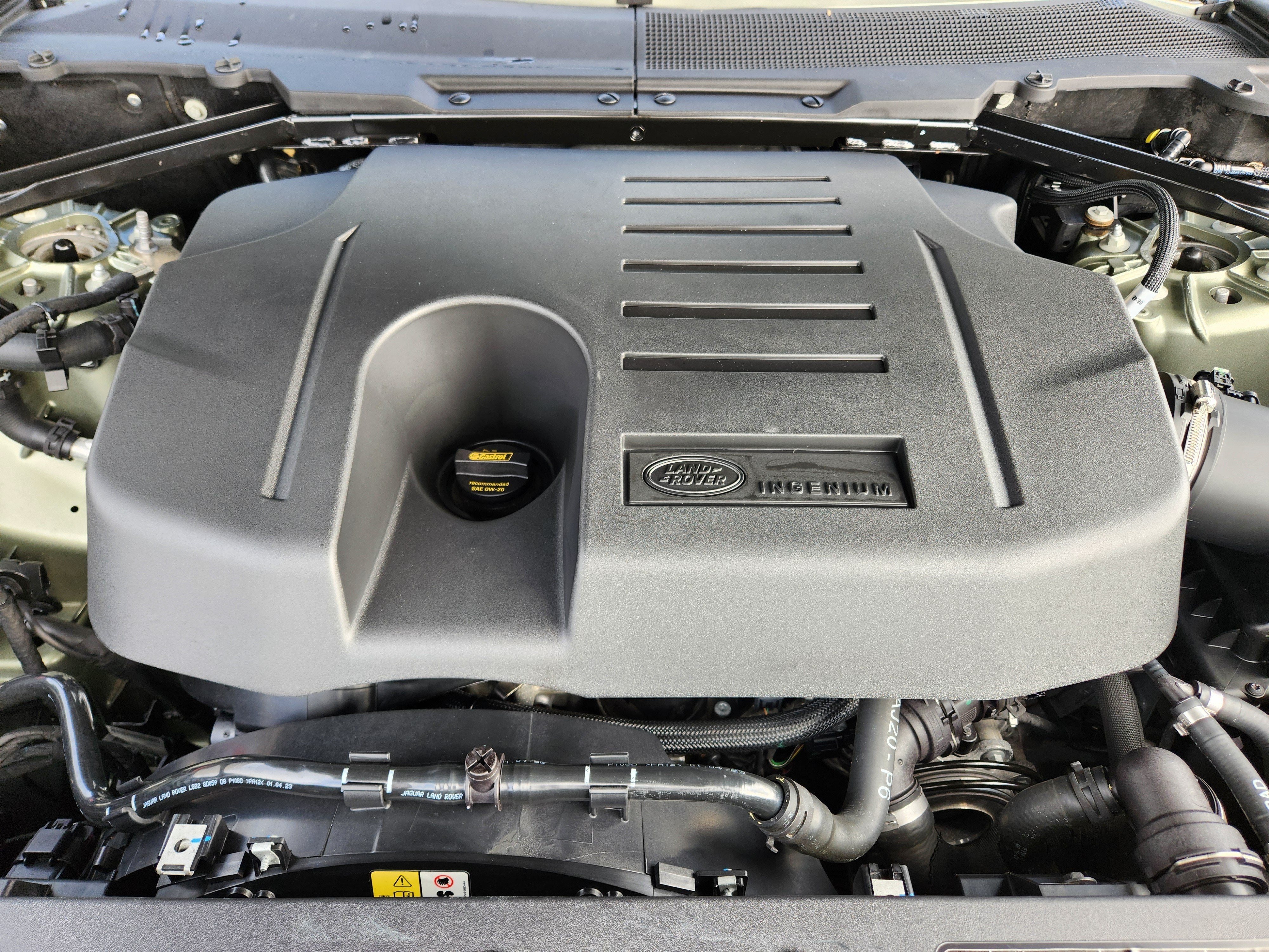 2023 Land Rover Defender SE