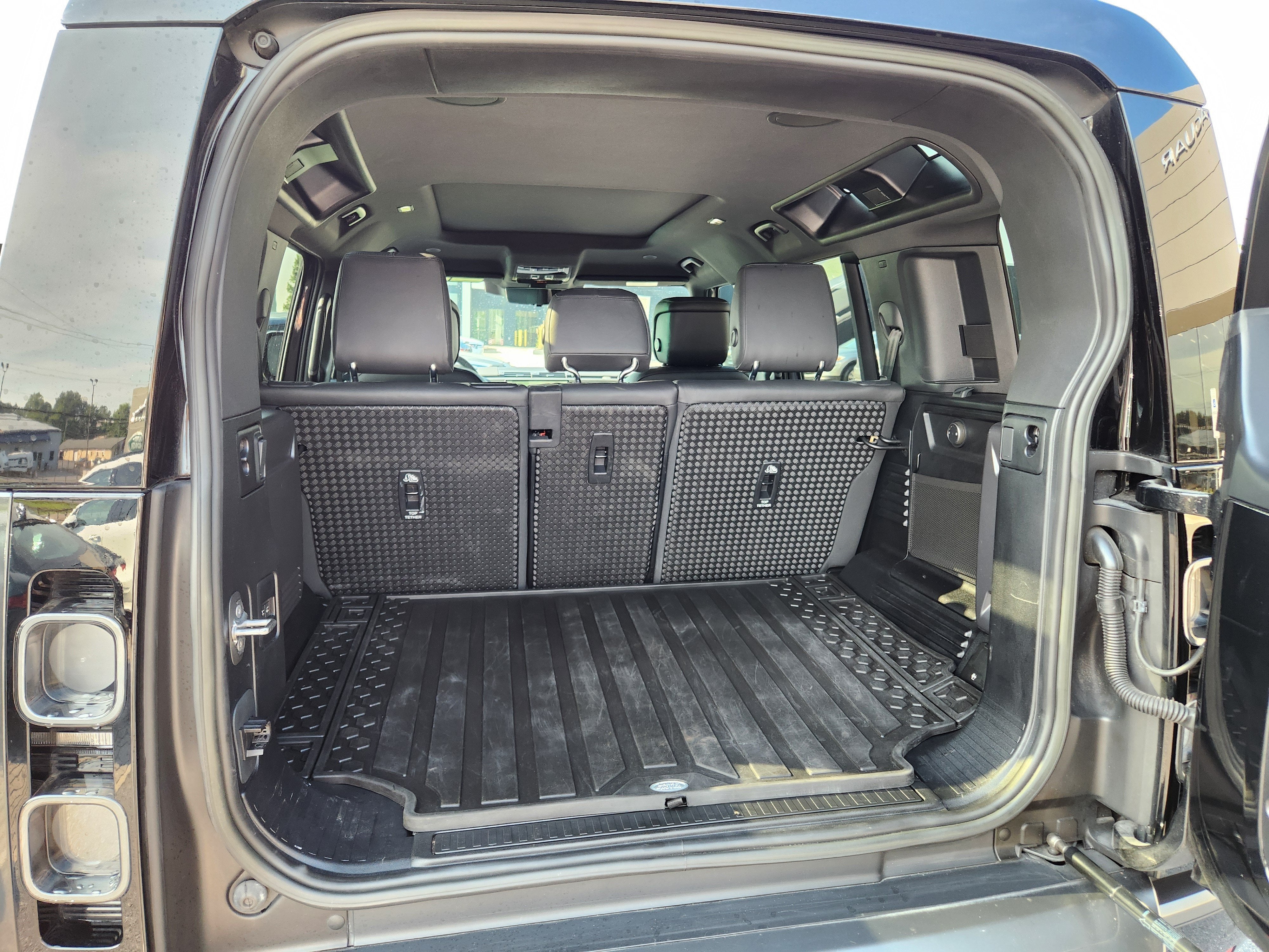 2023 Land Rover Defender 110 Carpathian Edition
