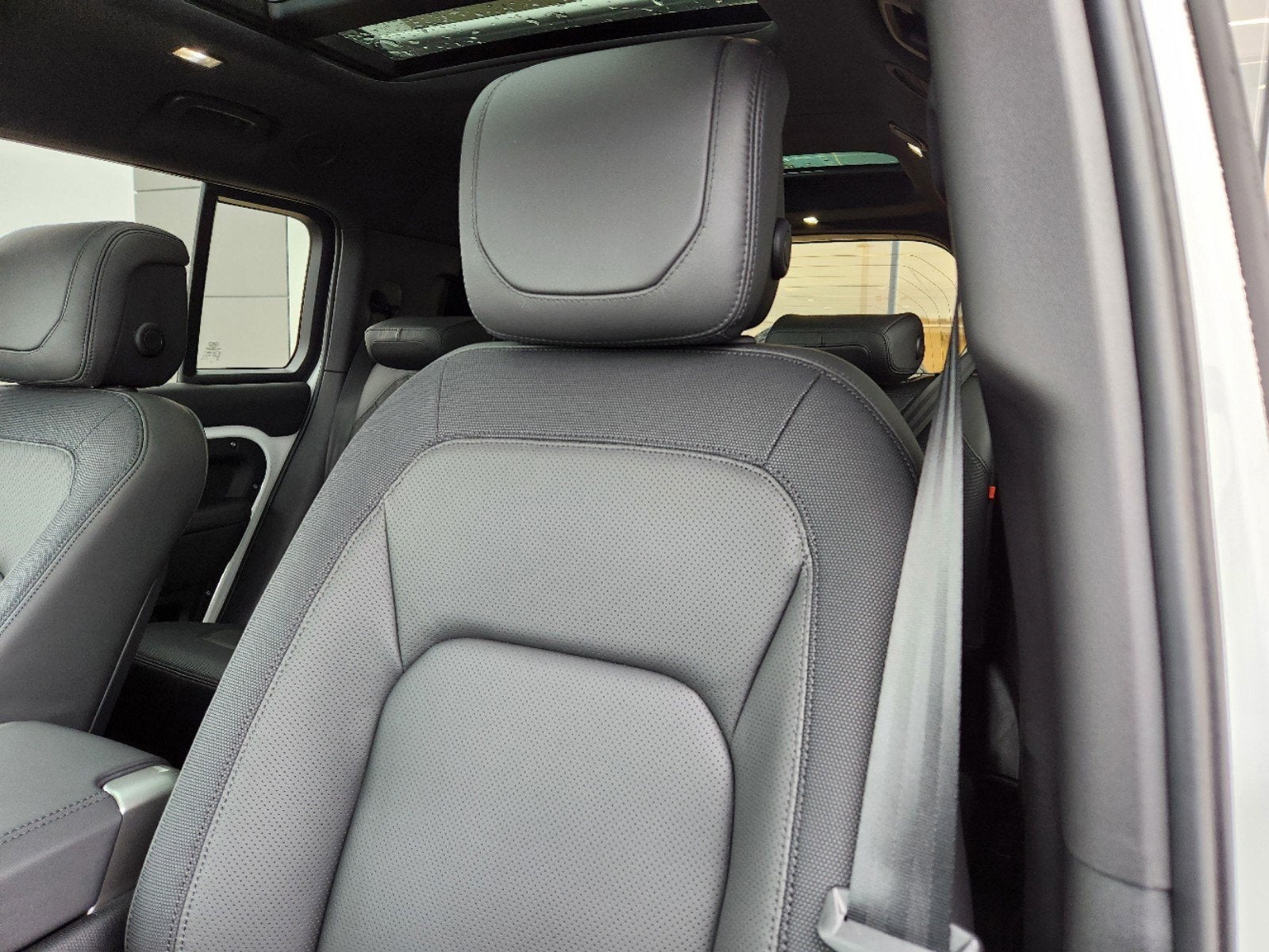 2024 Land Rover Defender 130 Outbound