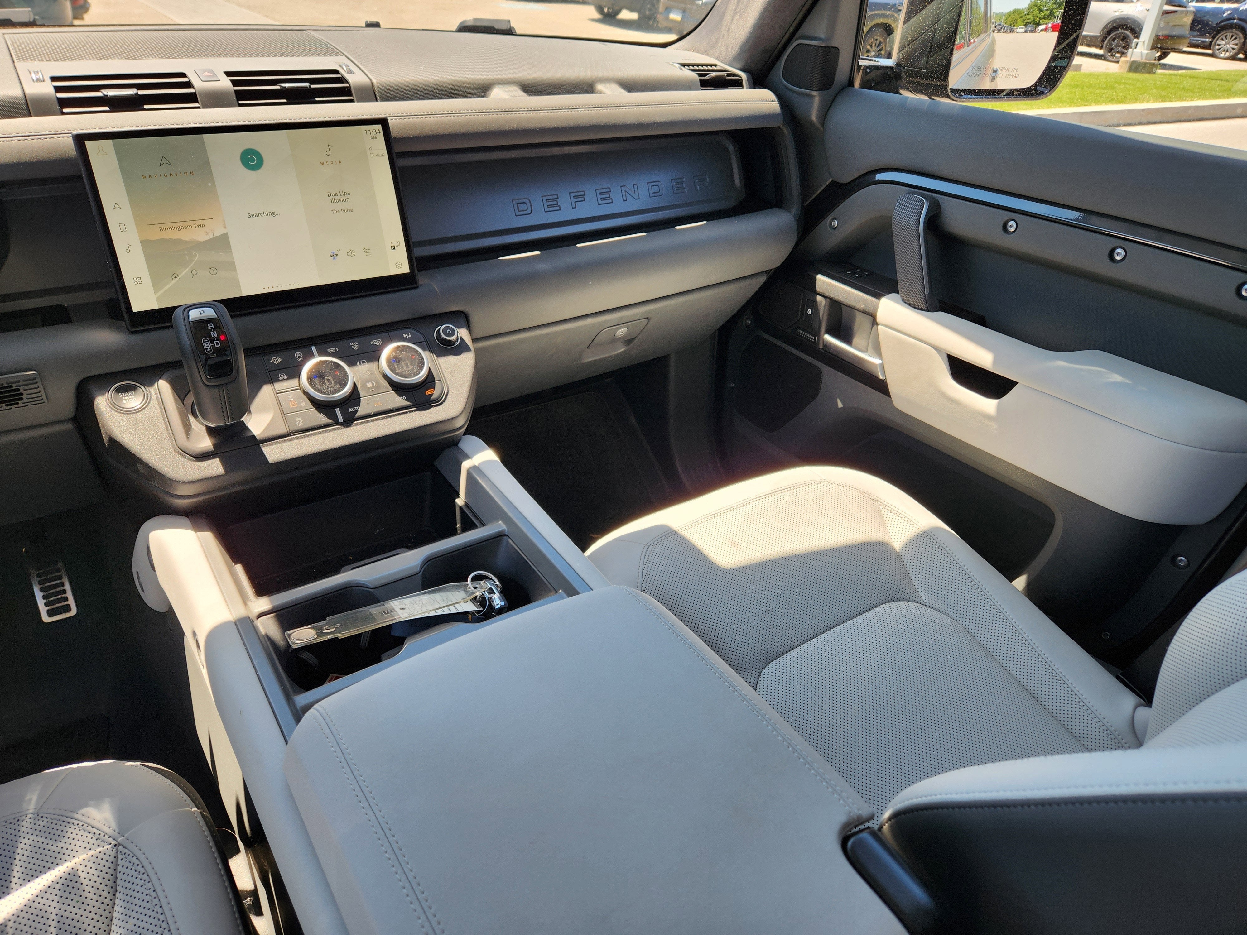 2025 Land Rover Defender 130 V8