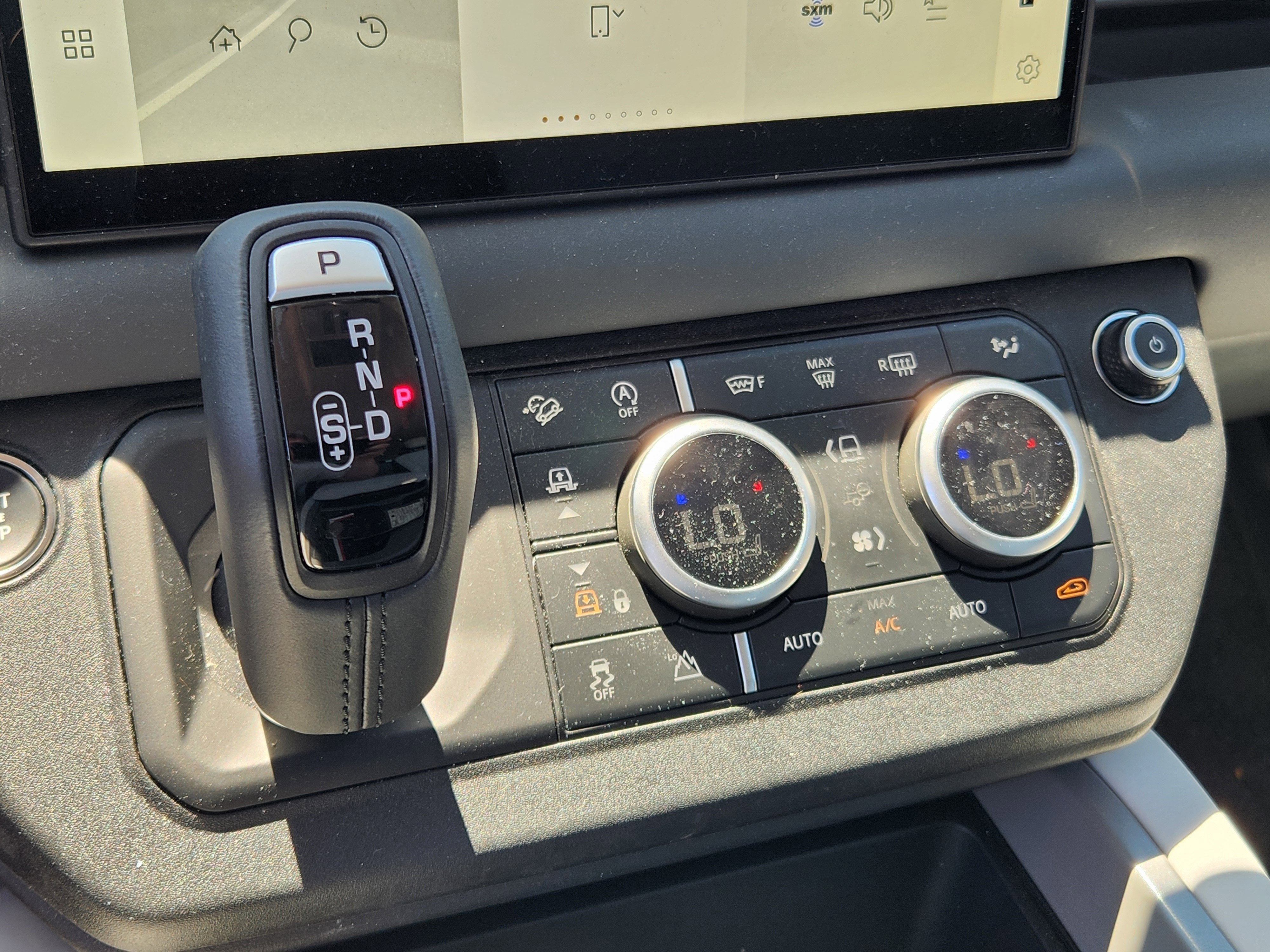 2025 Land Rover Defender 130 V8
