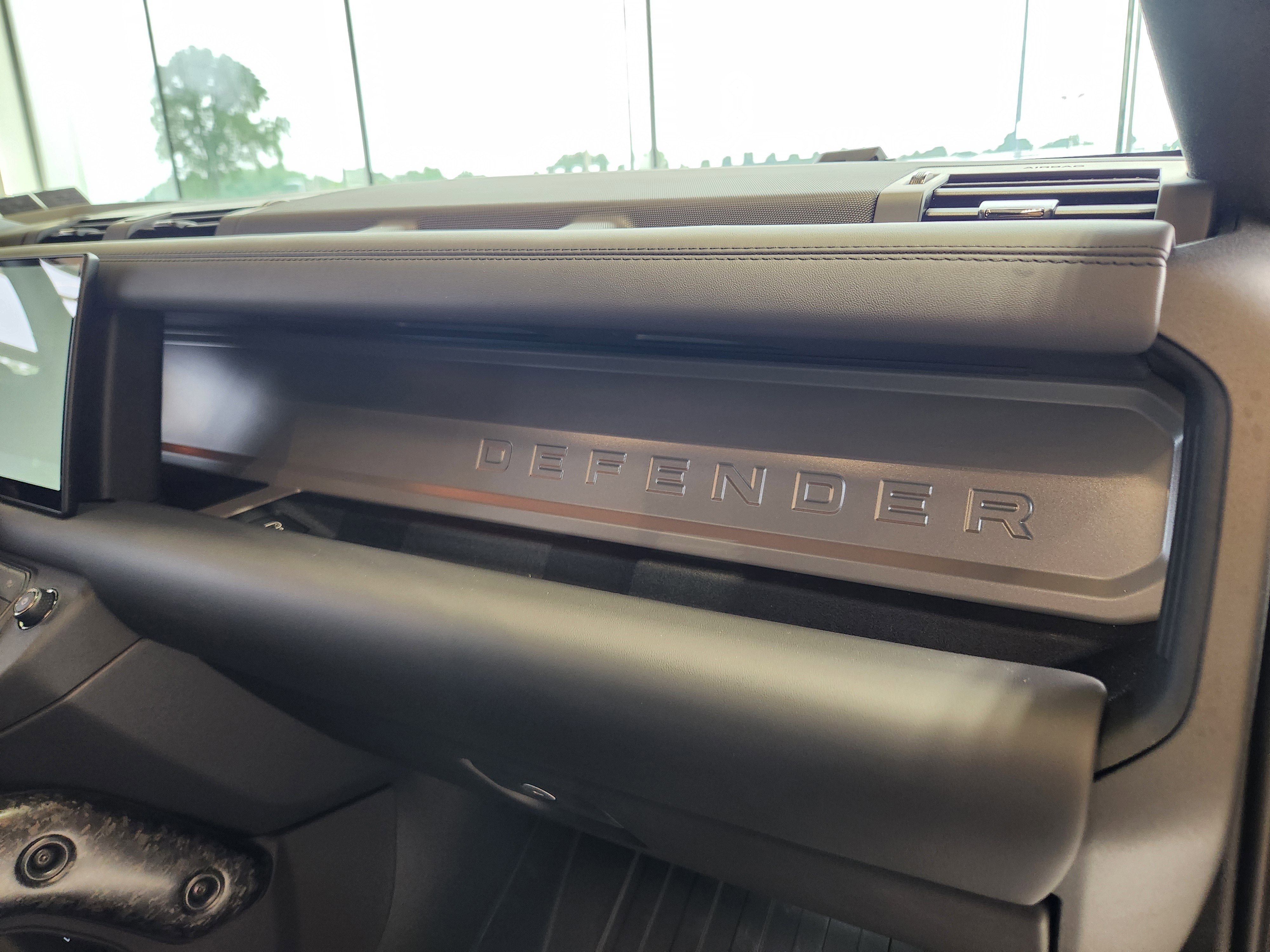 2025 Land Rover Defender OCTA Edition One