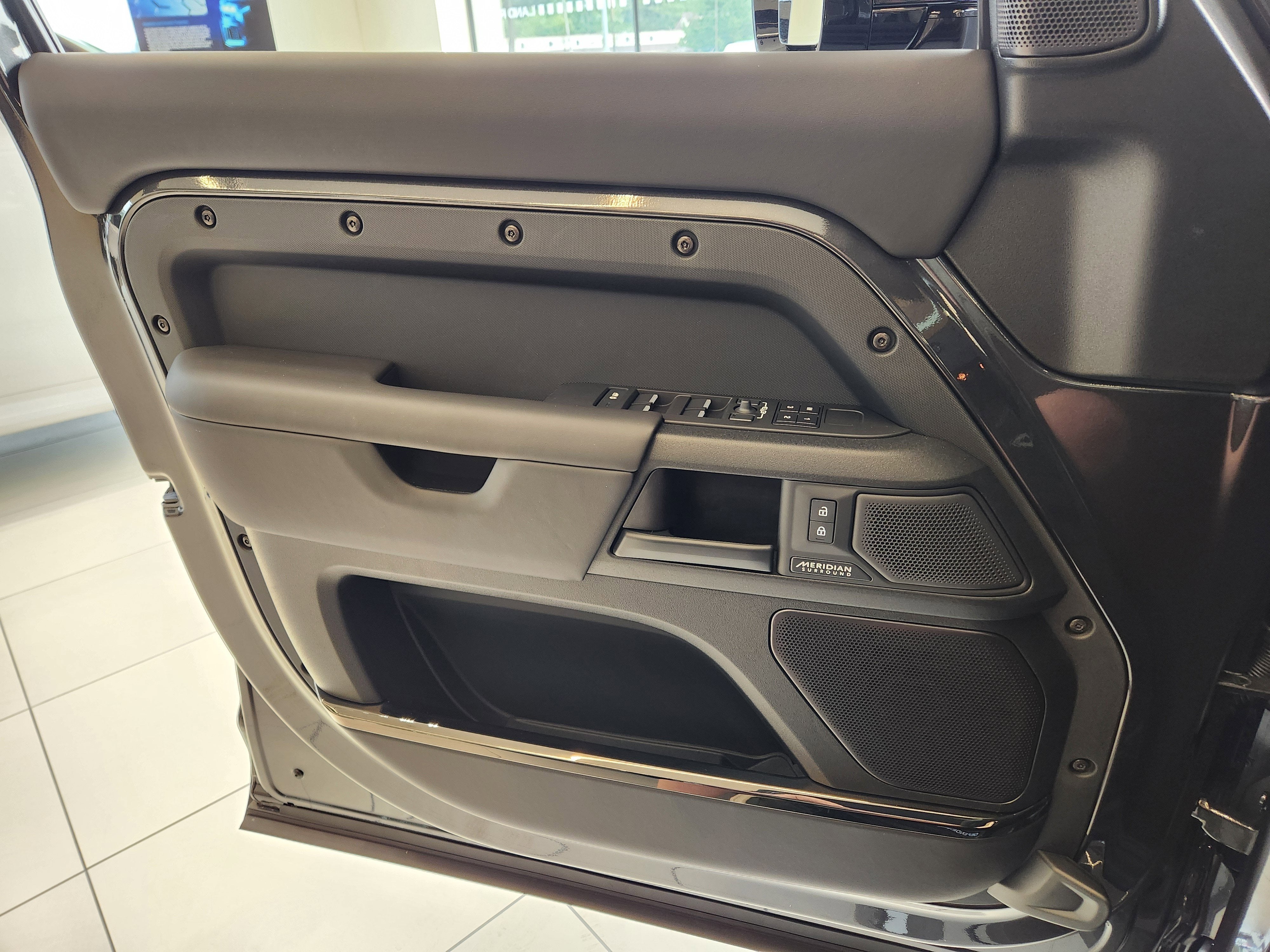 2025 Land Rover Defender OCTA Edition One
