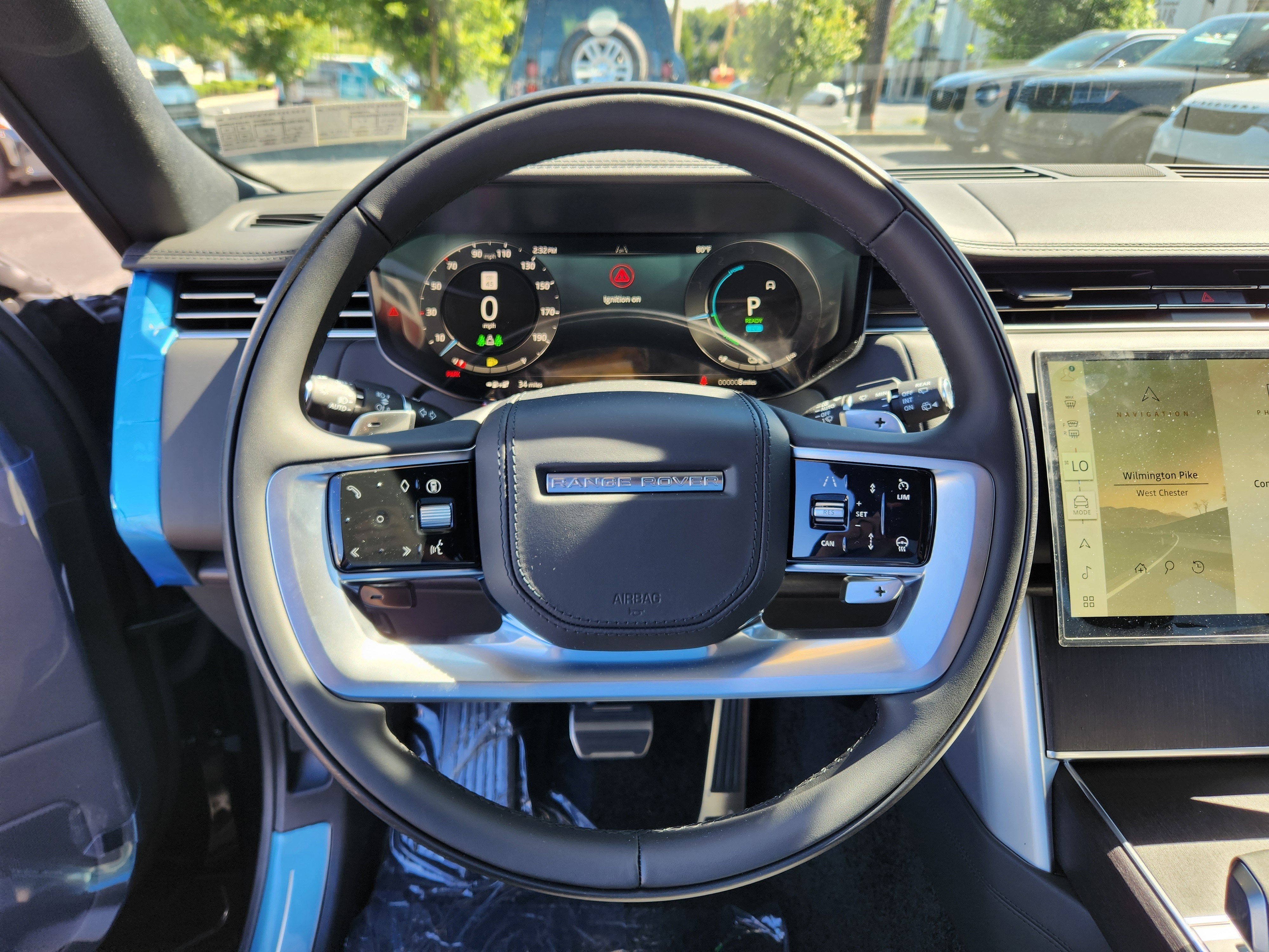 2025 Land Rover Range Rover Plug-In Hybrid SE