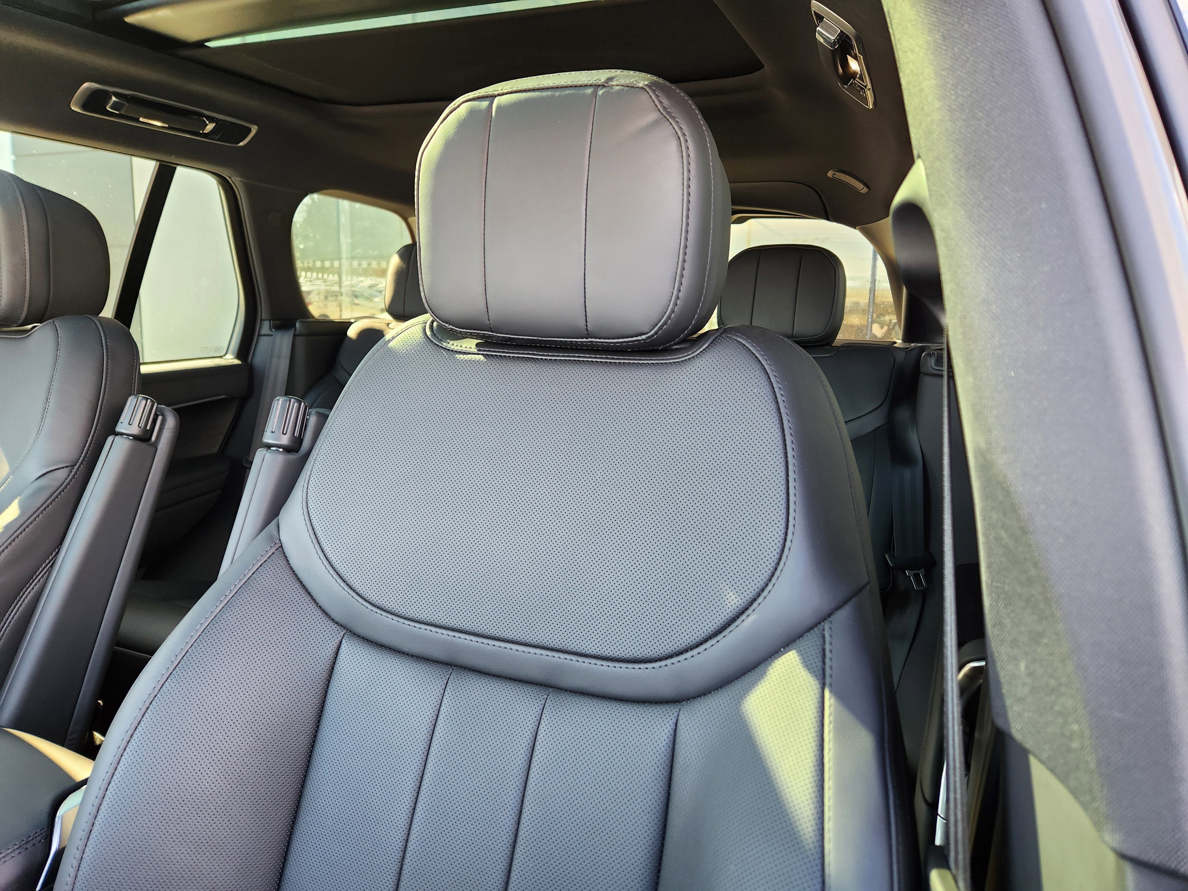 2025 Land Rover Range Rover SE